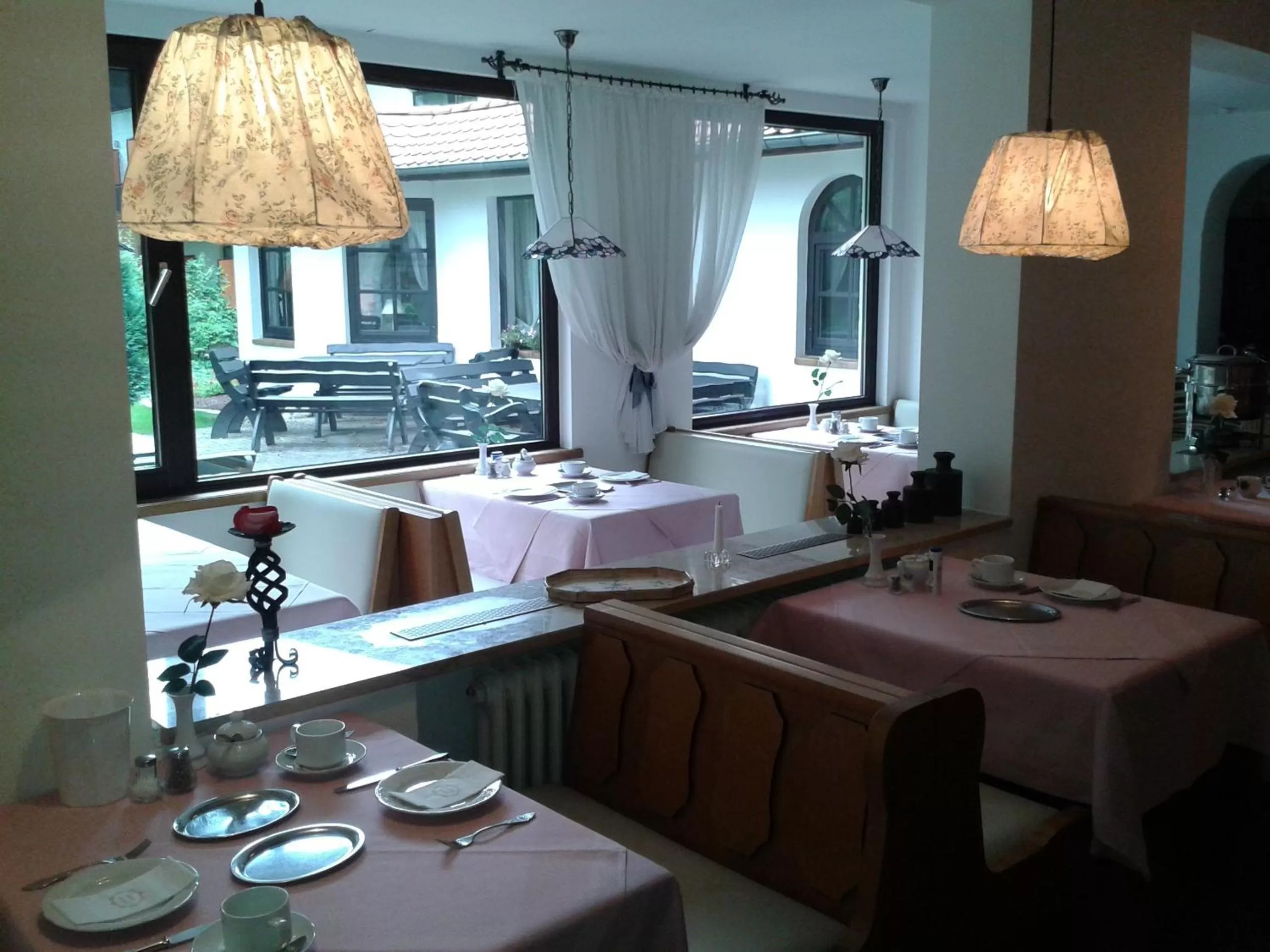 Restaurant/places to eat in Hotel Büchner Garni