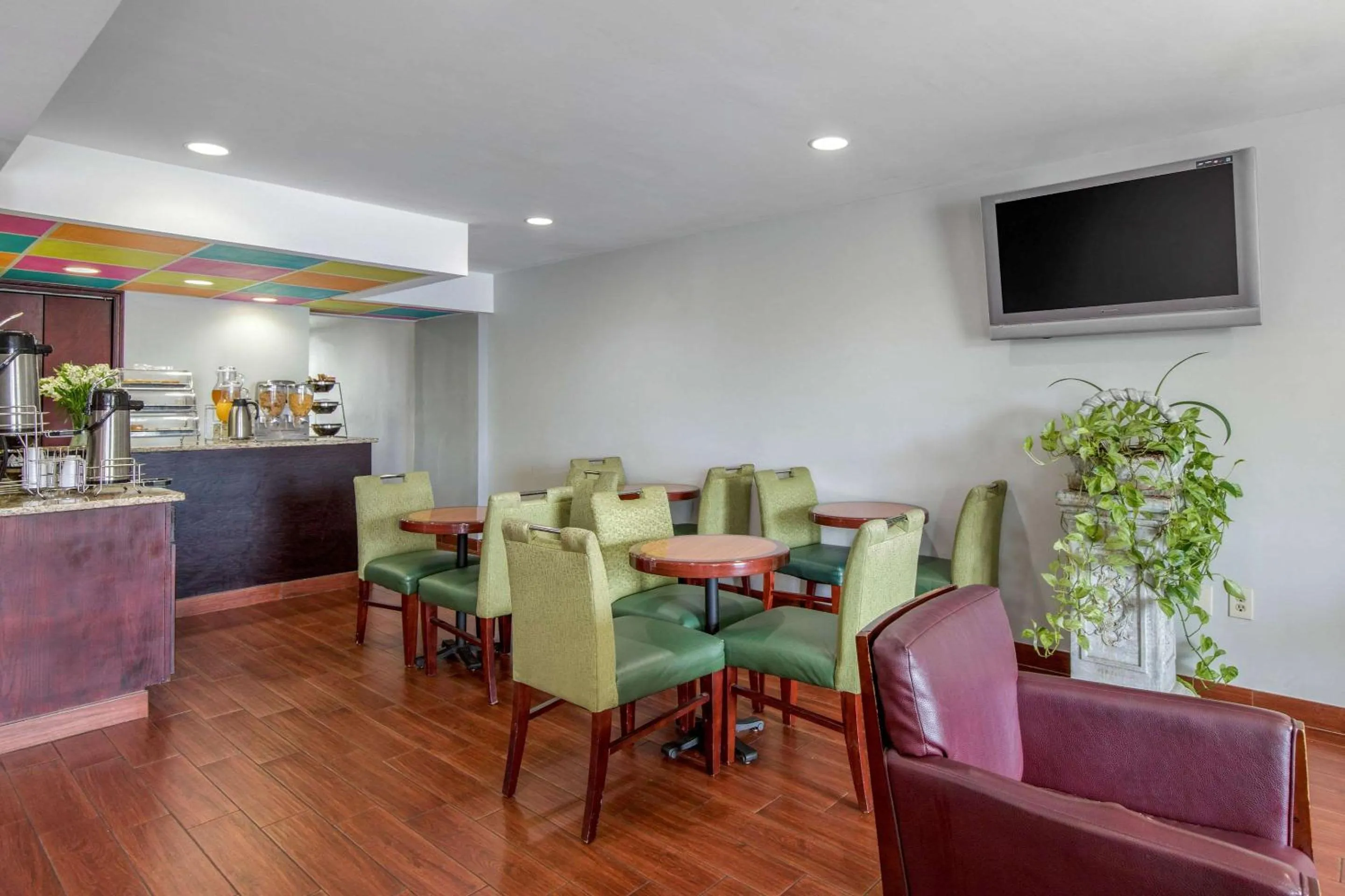 Restaurant/places to eat in Econo Lodge Aiken Central