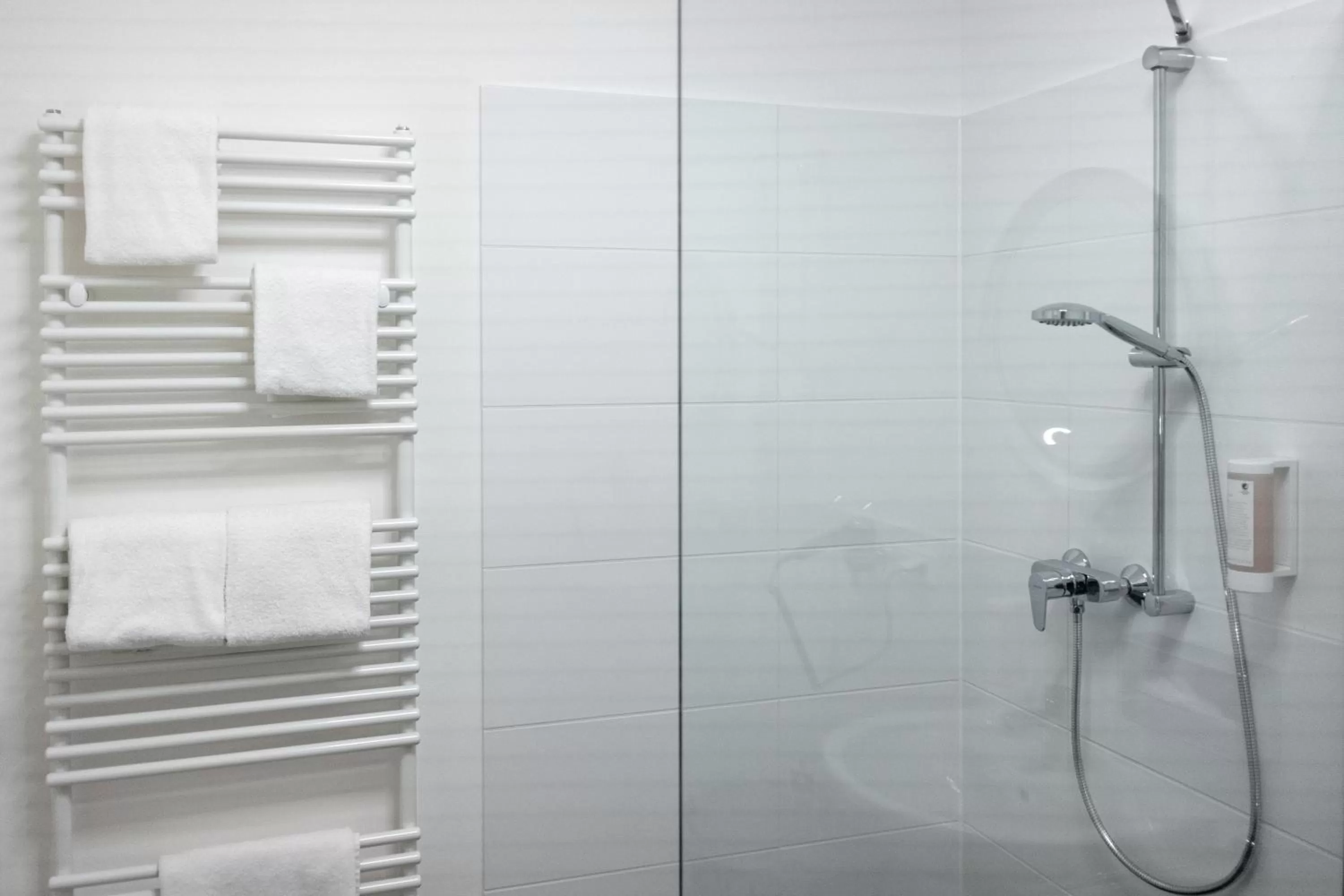 Shower in ANA Living Augsburg City Center by Arthotel ANA - Self-Service-Hotel