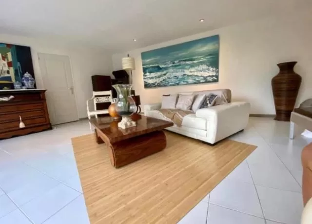 Living room, Seating Area in La cactée singulière