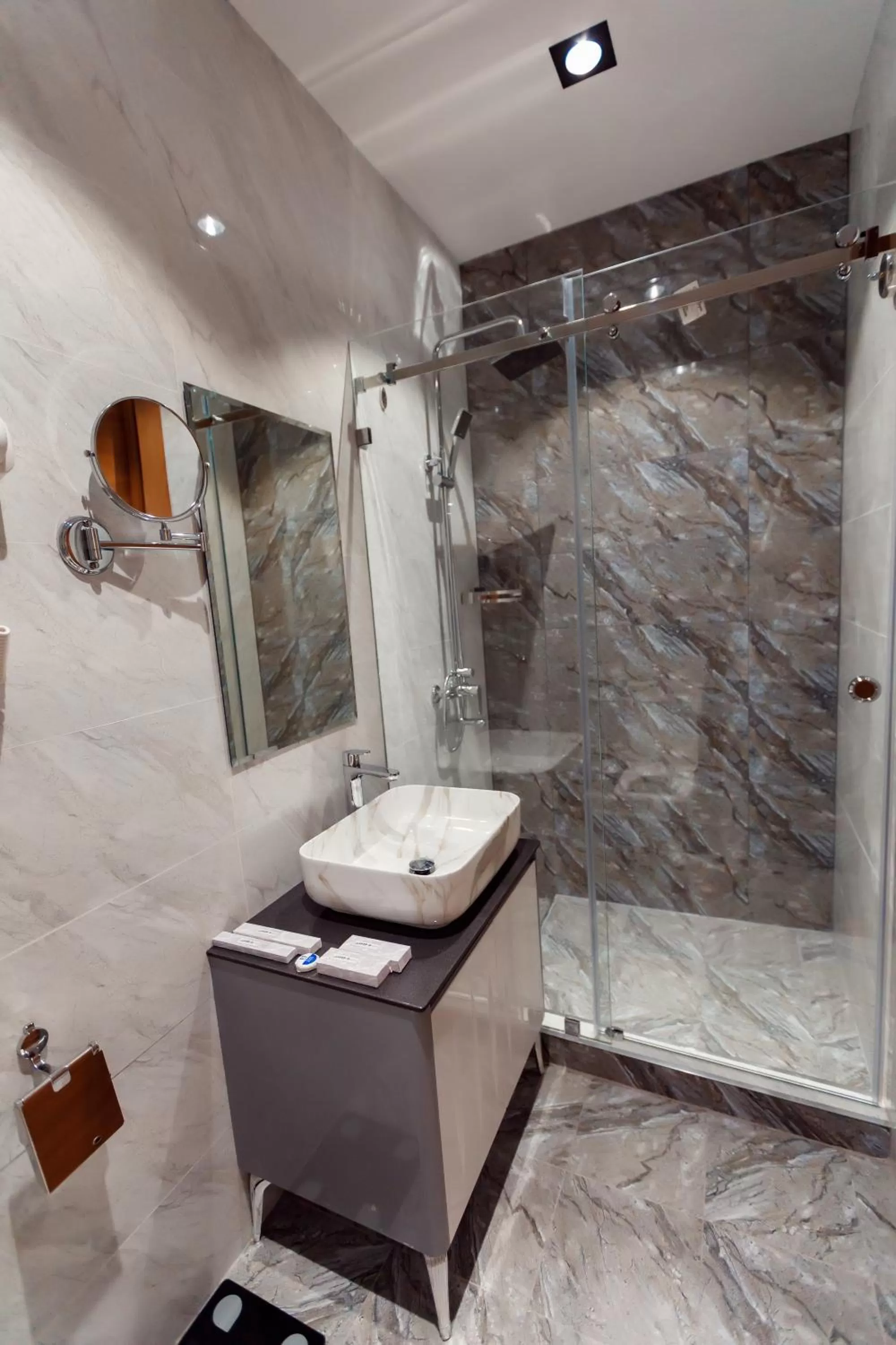 Shower in Hotel Marwa Tashkent Pool&Spa