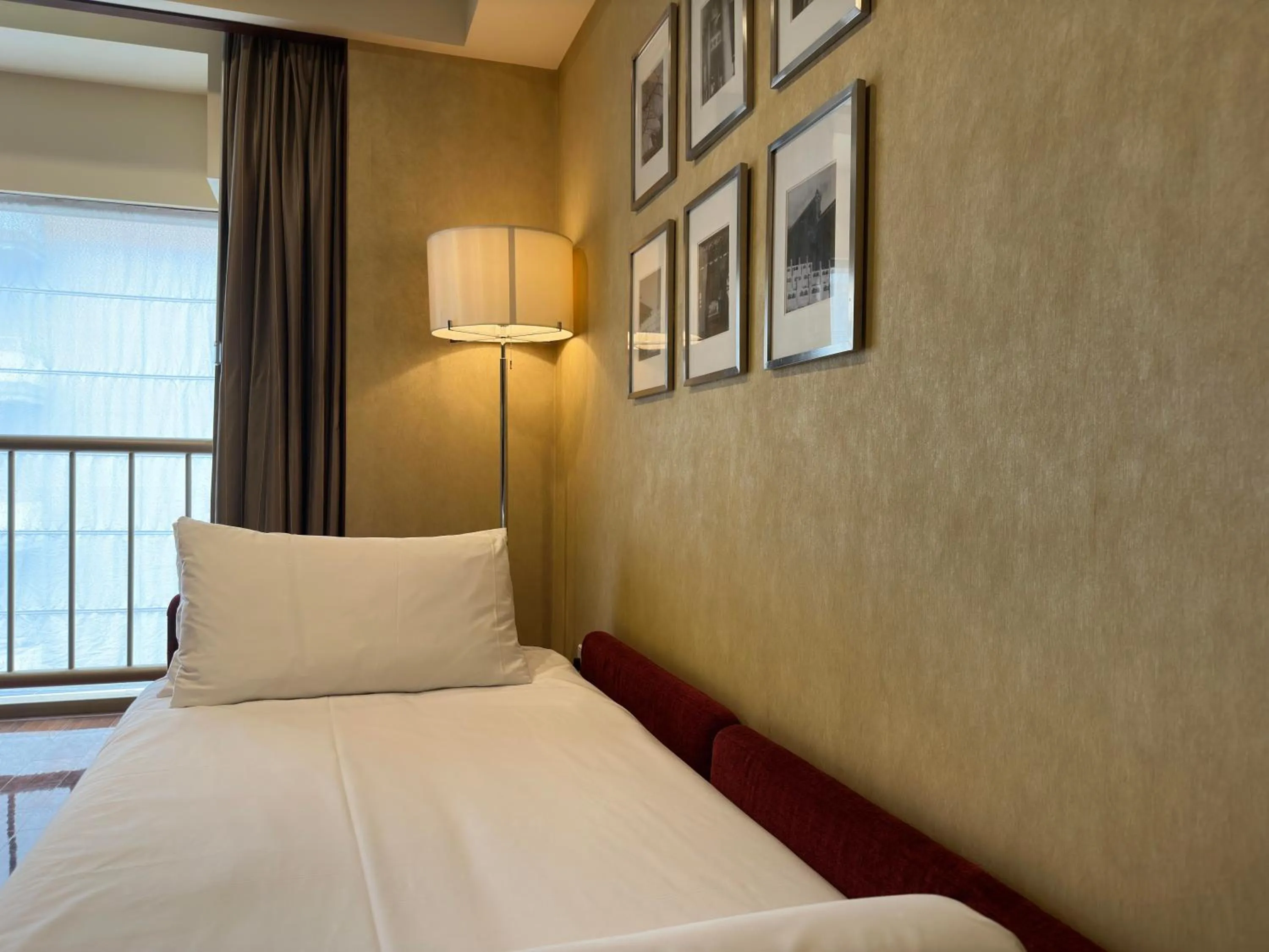 Bed in The Imperial Mansion, Beijing - Marriott Executive Apartments