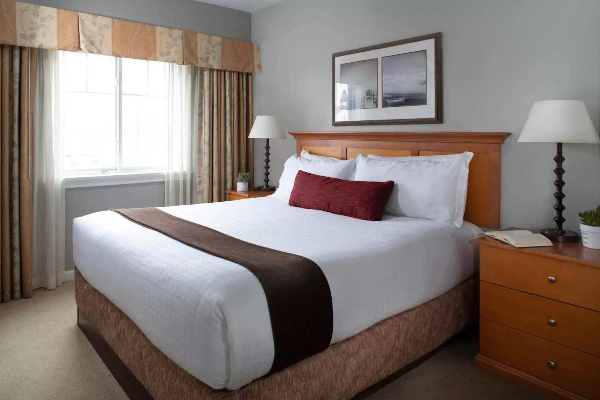 One-Bedroom Suite with River View, Upper Floor in Rivertide Suites One-Bedroom Suite with River View, Upper Floor in Rivertide Suites