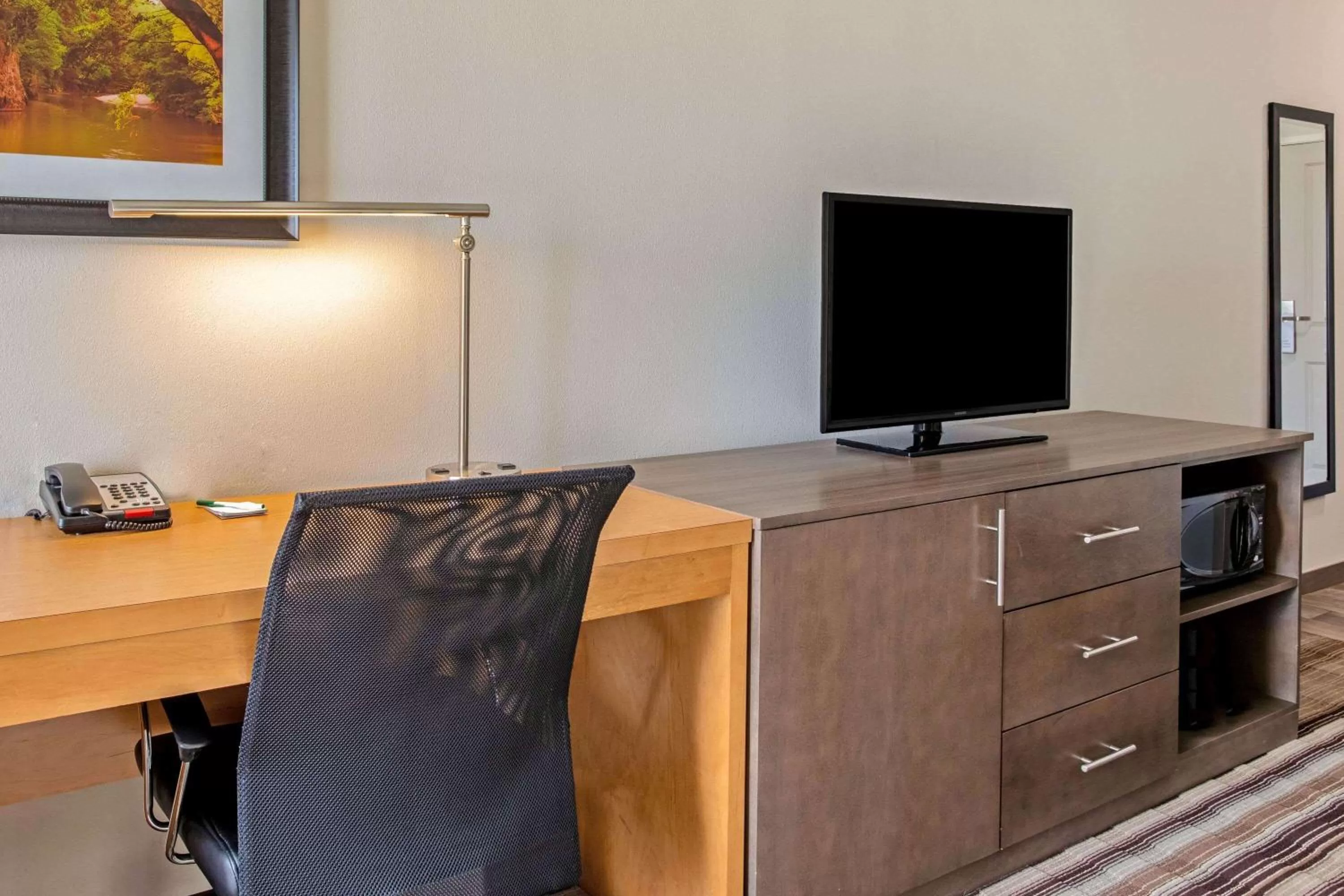 Photo of the whole room in La Quinta by Wyndham Paducah