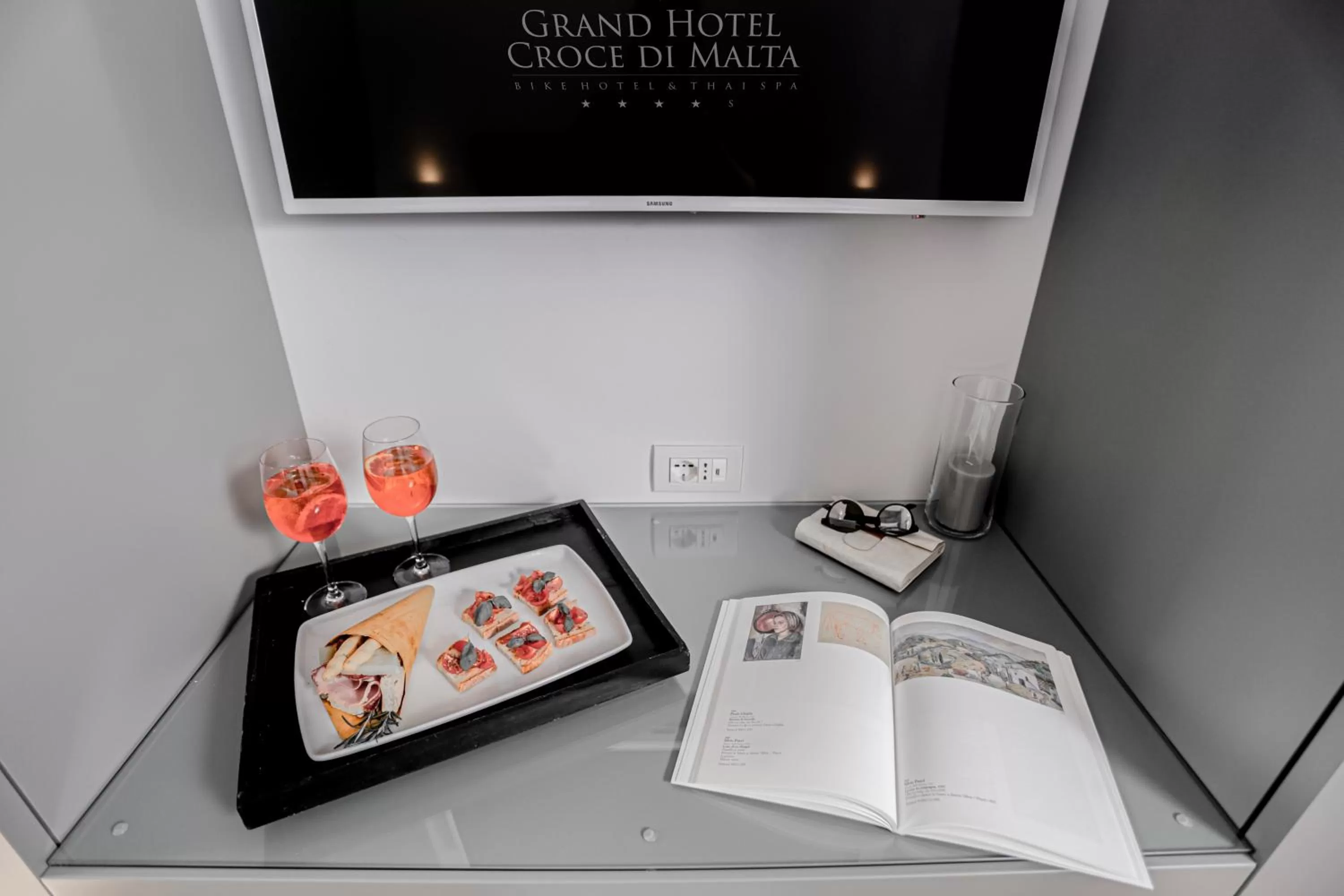 Food and drinks in Grand Hotel Croce Di Malta