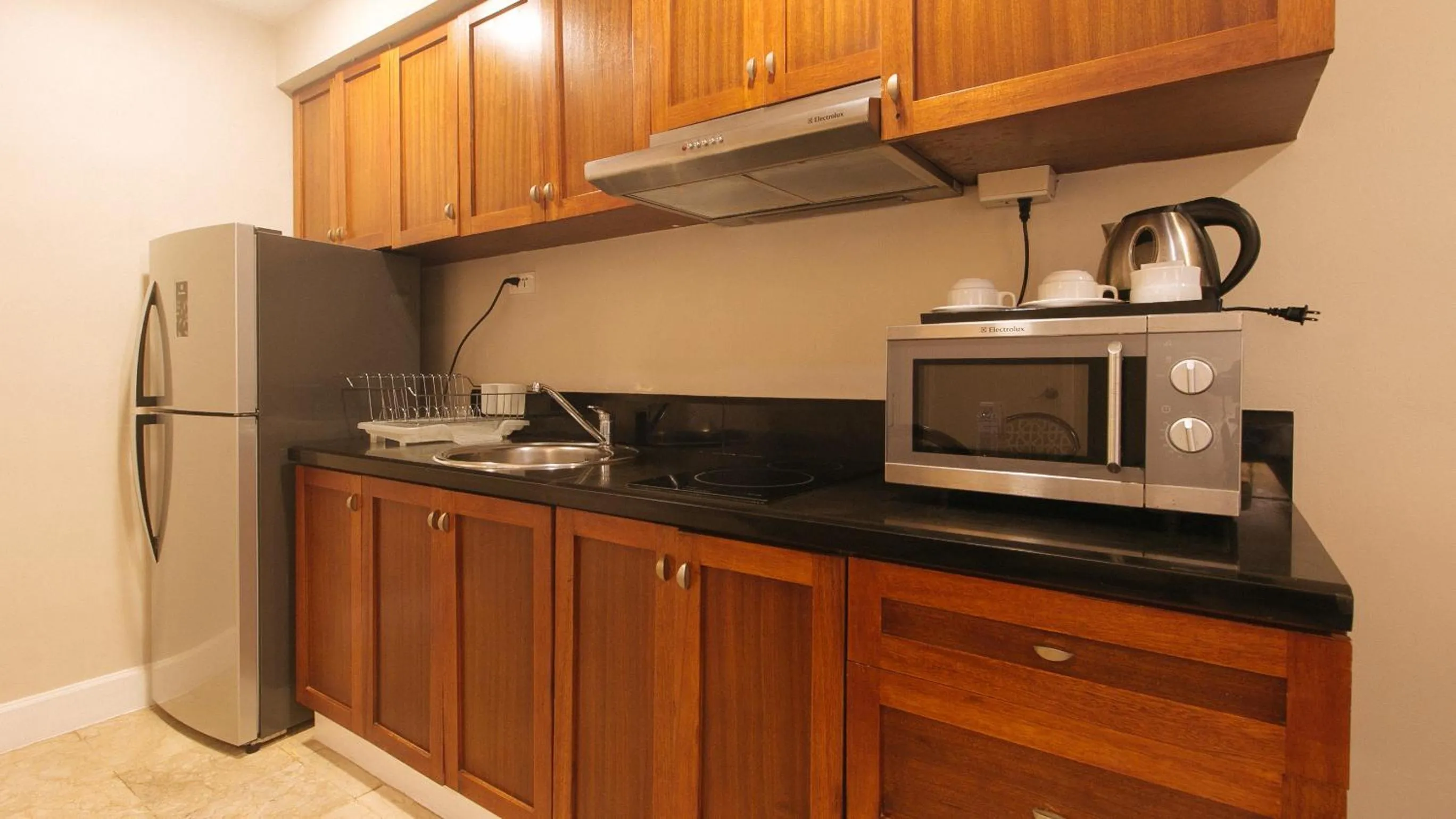 Kitchen or kitchenette in RedDoorz Premium at The Residences Olympia Makati