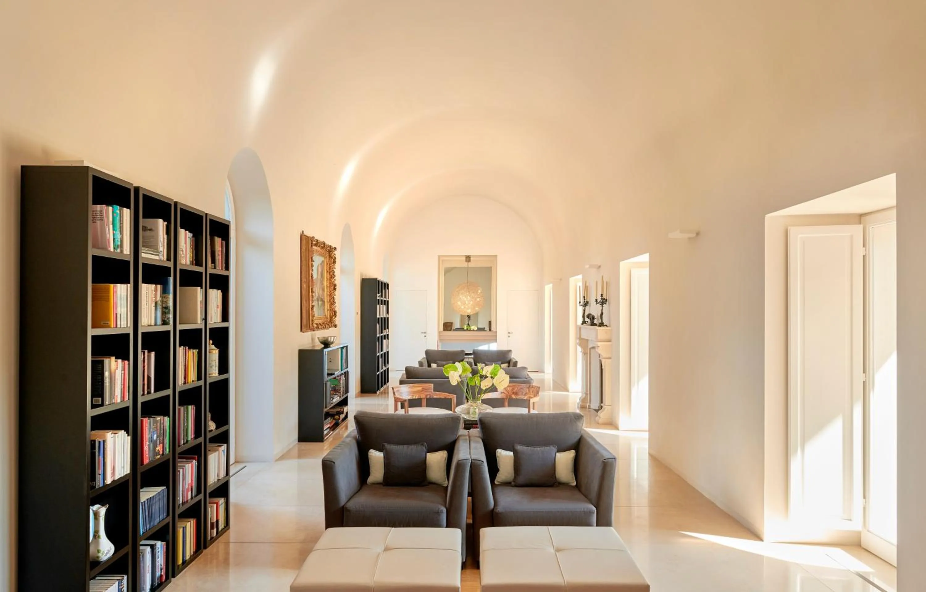 Library in Villa Paola