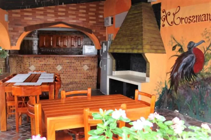 Property building, Restaurant/Places to Eat in Hotel Crossman