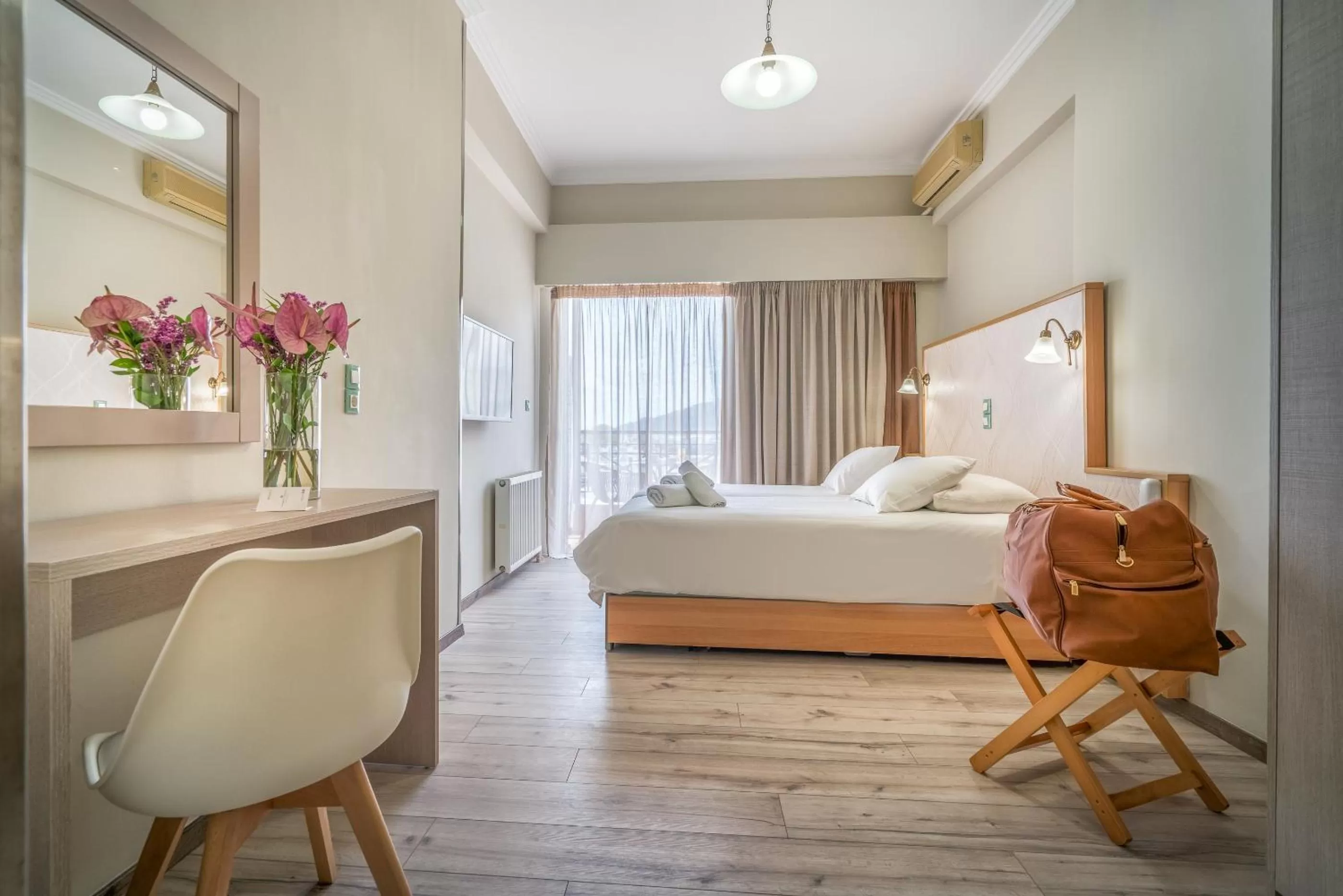 Photo of the whole room, Bed in Phoenix Hotel