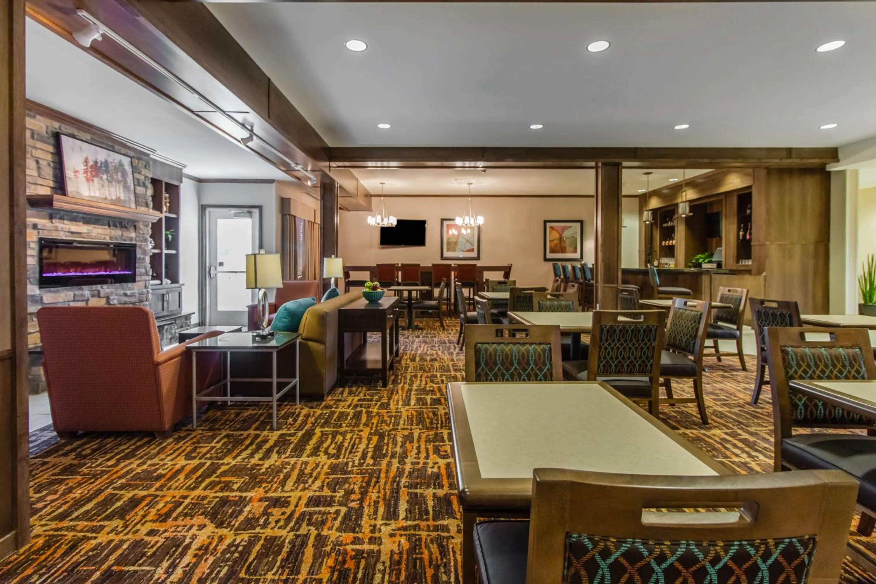 Lounge or bar in MainStay Suites Watford City - Event Center