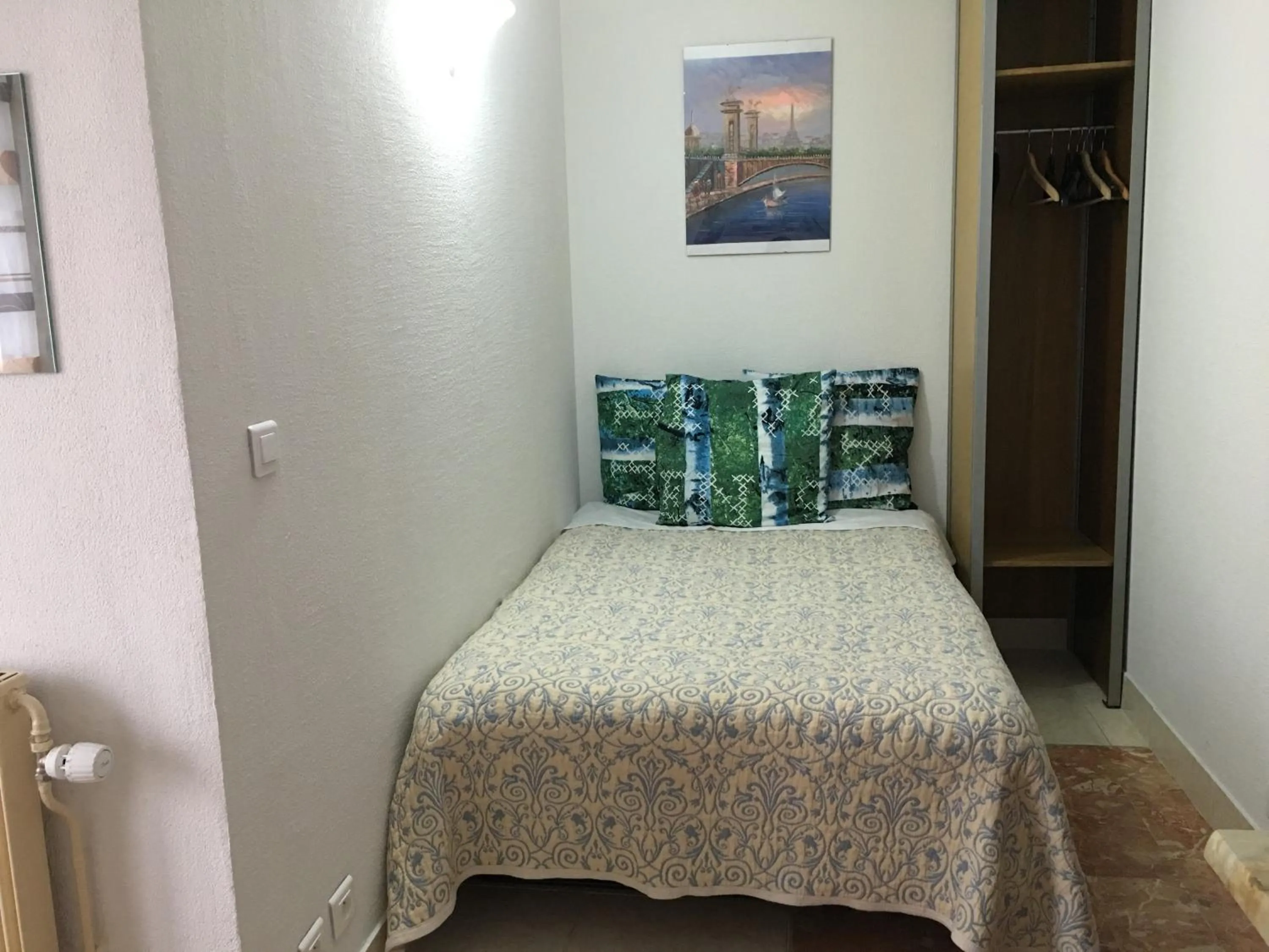 Bed in Hotel Paris Star