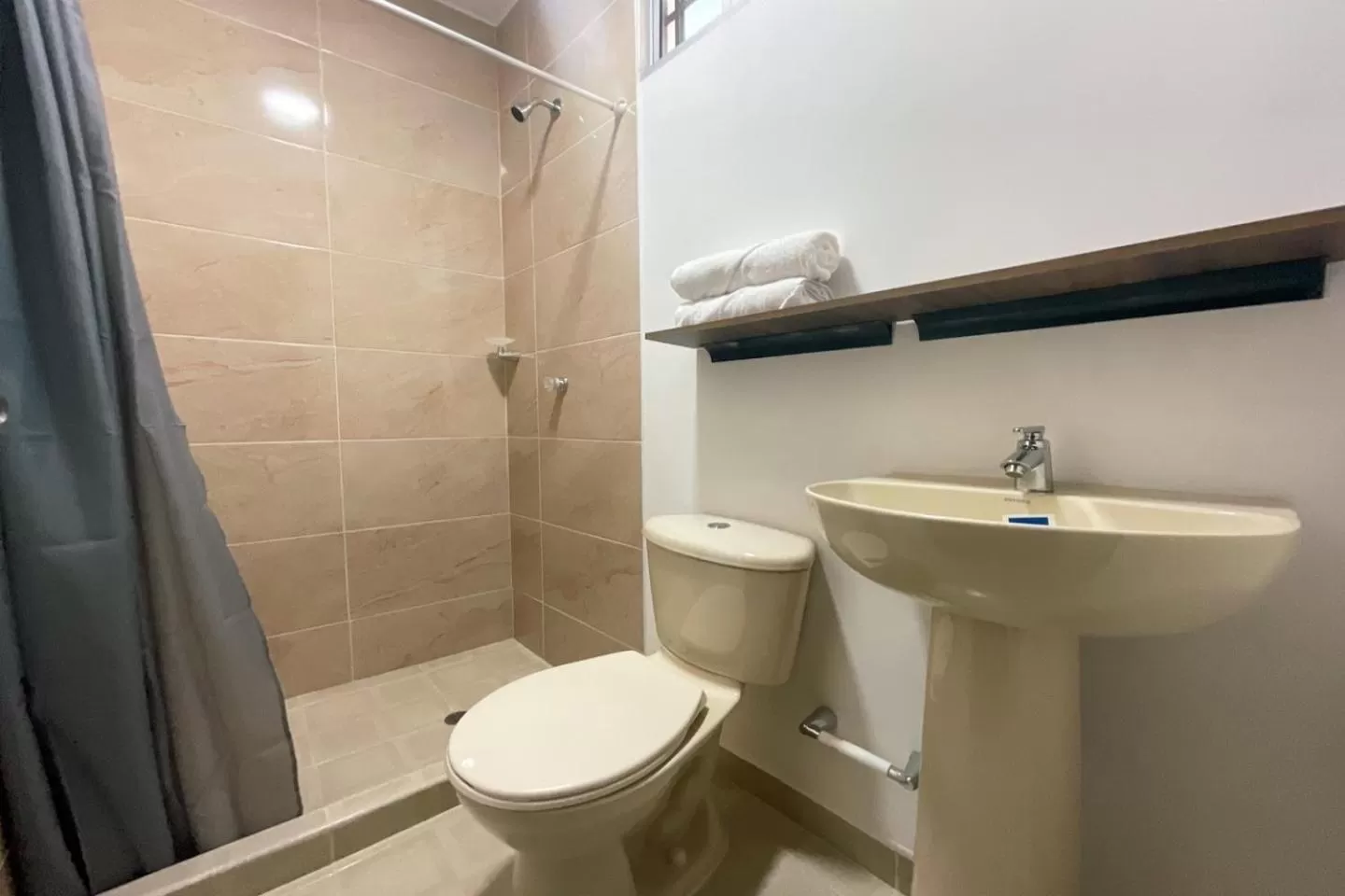 Shower in Hotel Andina Blue Santa Marta