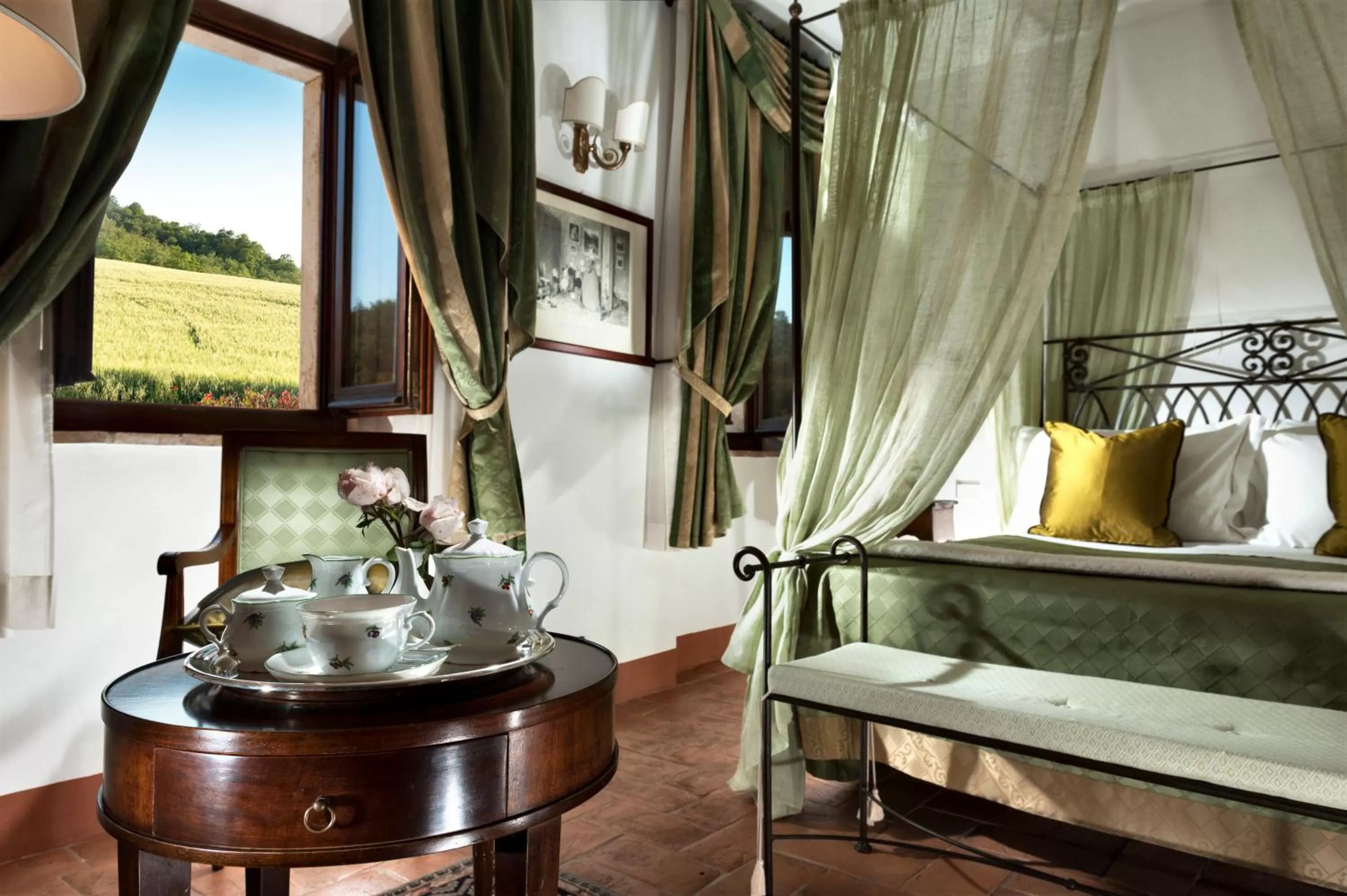 Bed in Relais Osteria Dell'Orcia