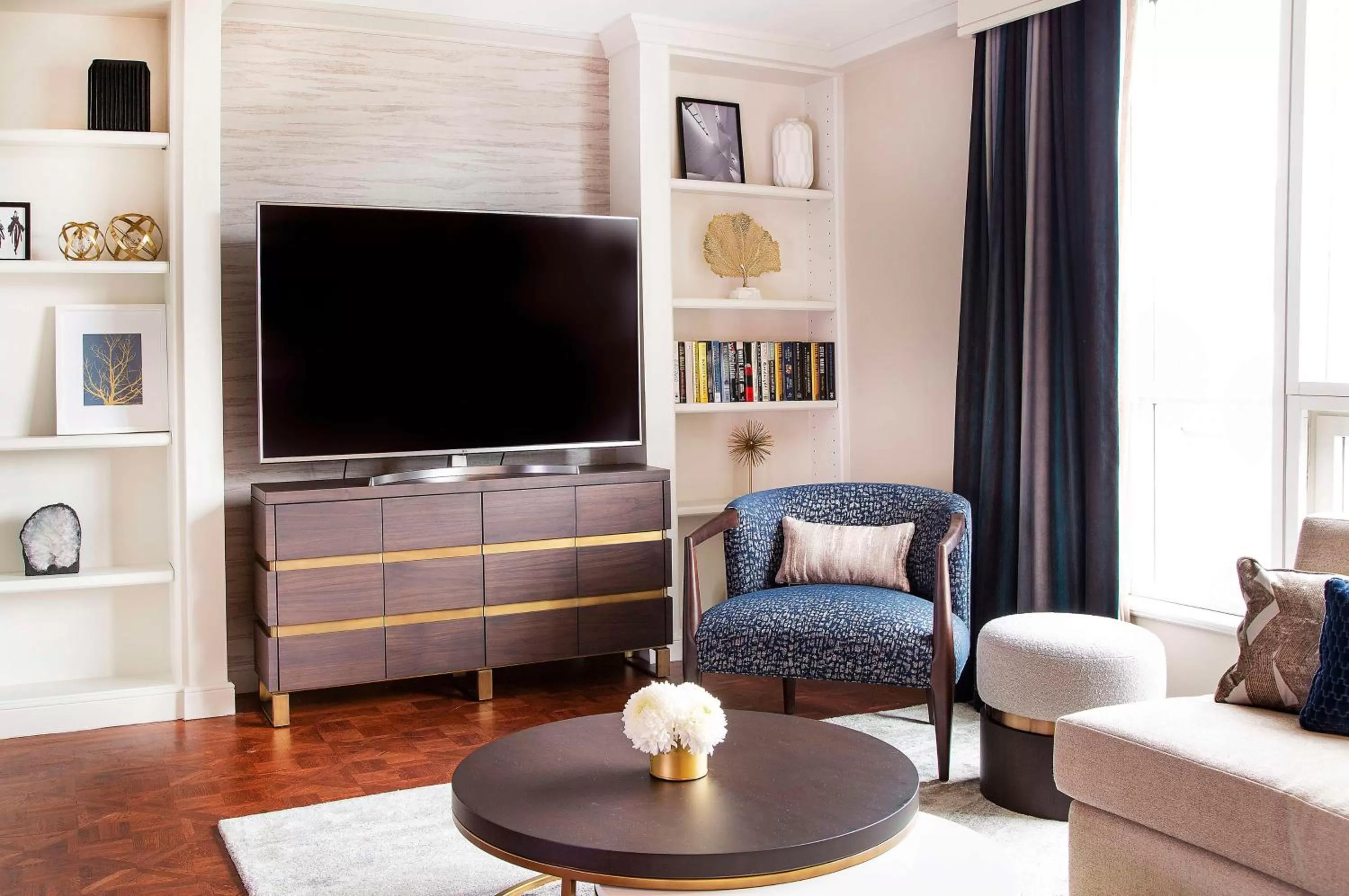 Photo of the whole room in The Yorkville Royal Sonesta Hotel Toronto