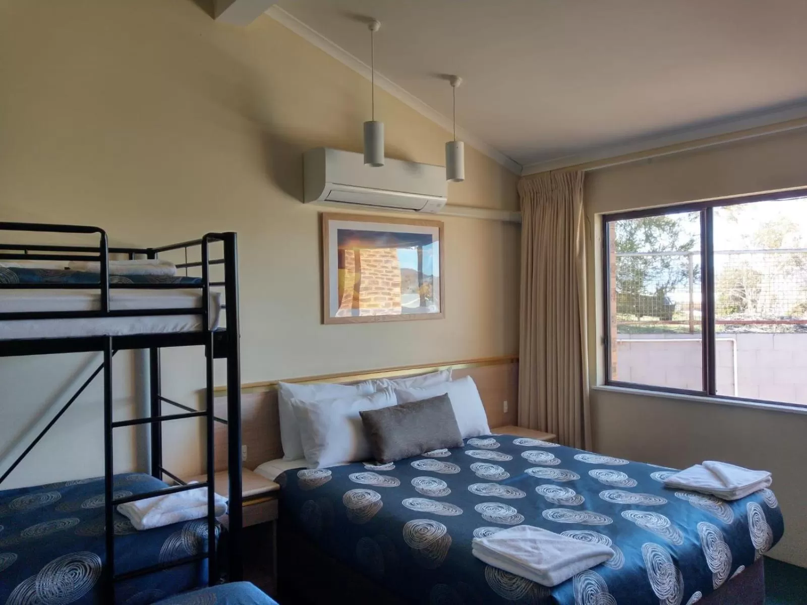 Photo of the whole room, Bed in Alpine Resort Motel