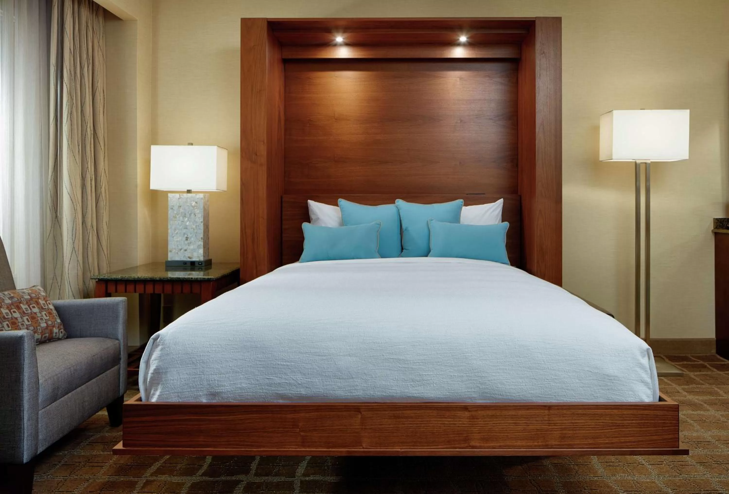 Bed in Embassy Suites by Hilton San Diego La Jolla