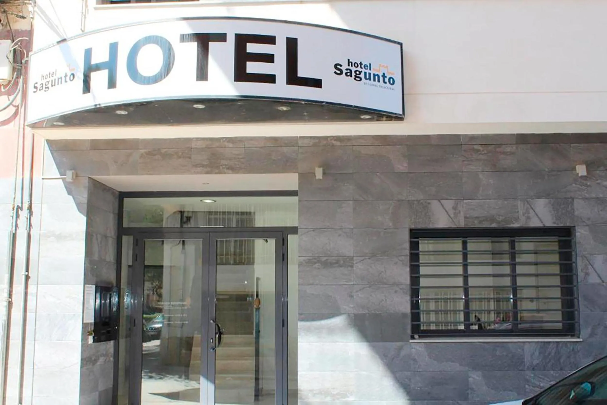 Facade/entrance in Hotel Sagunto
