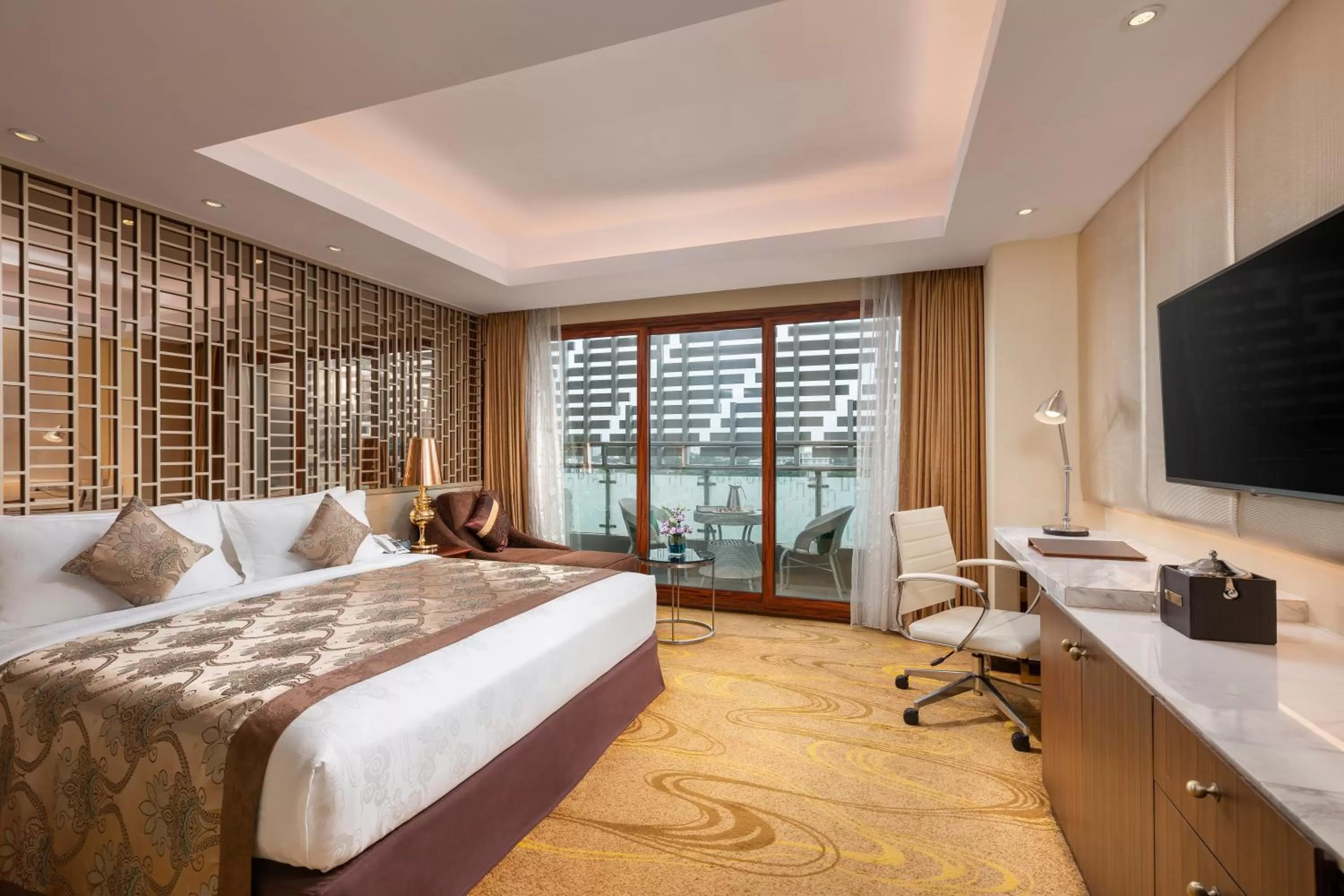 TV and multimedia in Best Western Chinatown Hotel