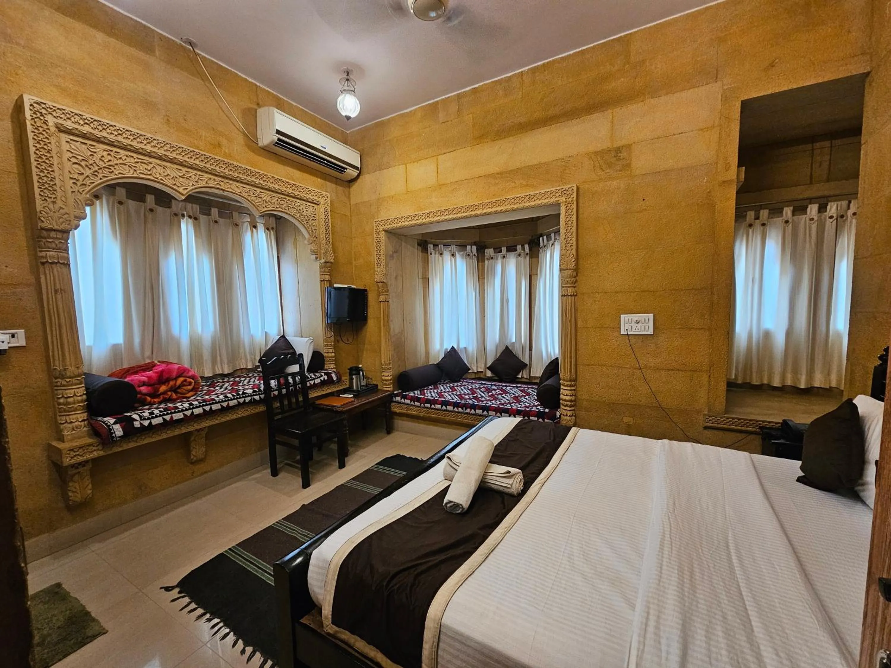 TV and multimedia, Bed in Hotel Royal Haveli