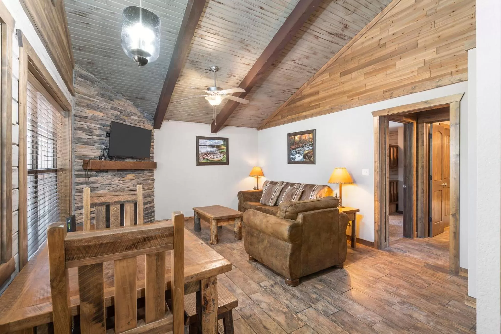 Living room in Table Rock Resorts at Indian Point