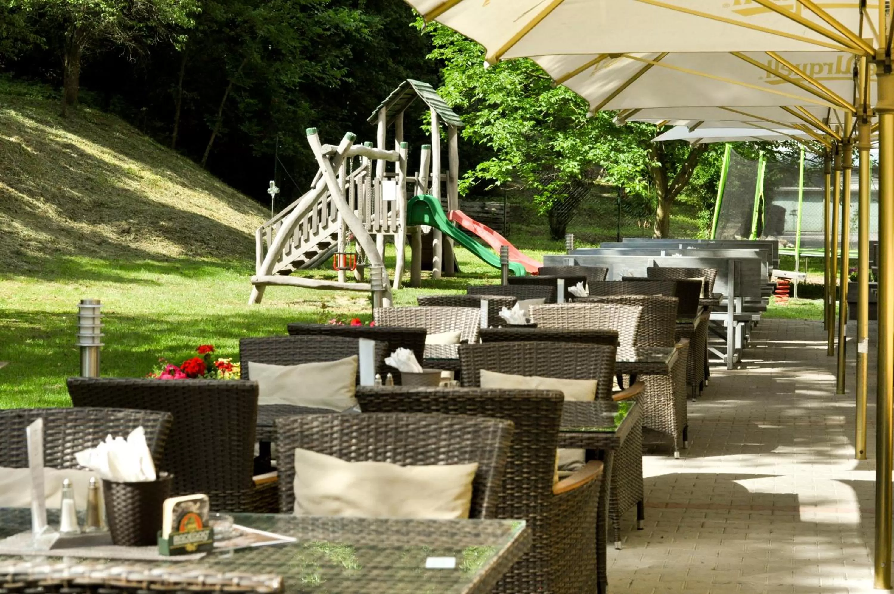 Restaurant/places to eat in Hotel Garni