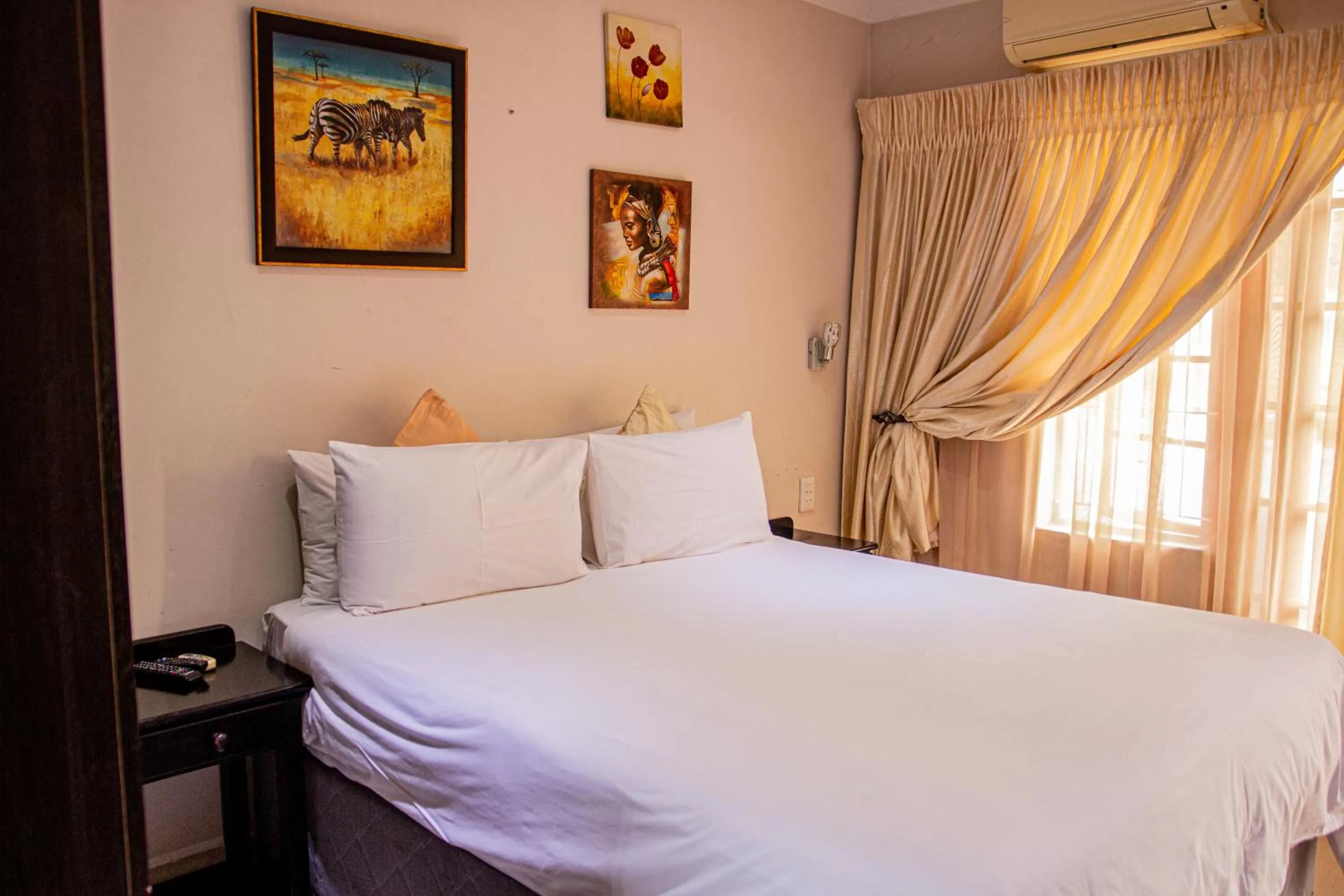 Bed in Thembelihle B&B