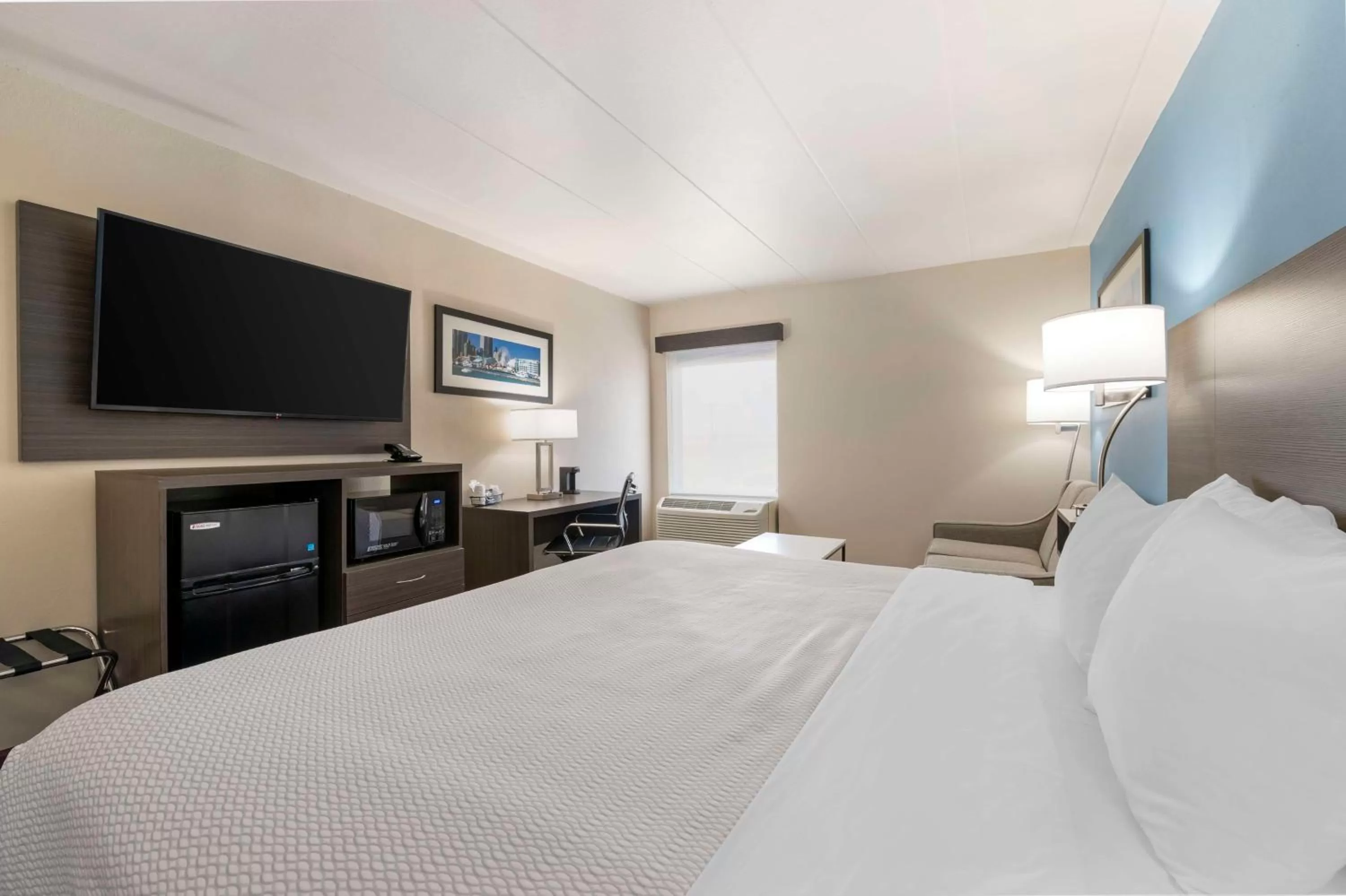 Bedroom, Bed in Best Western Plus South Holland Chicago Southland