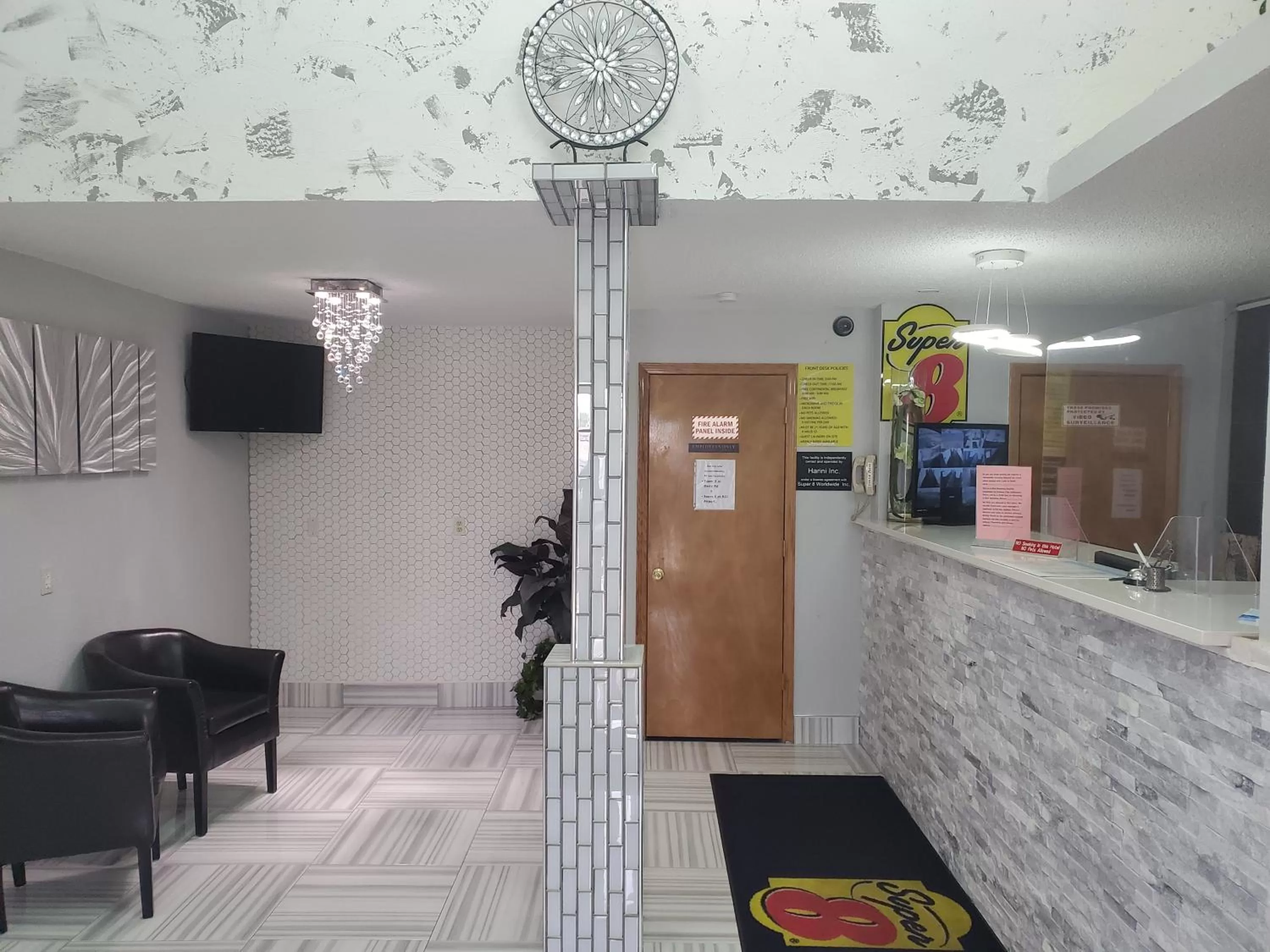 Lobby or reception in Super 8 by Wyndham Kansas City at Barry Road/Airport