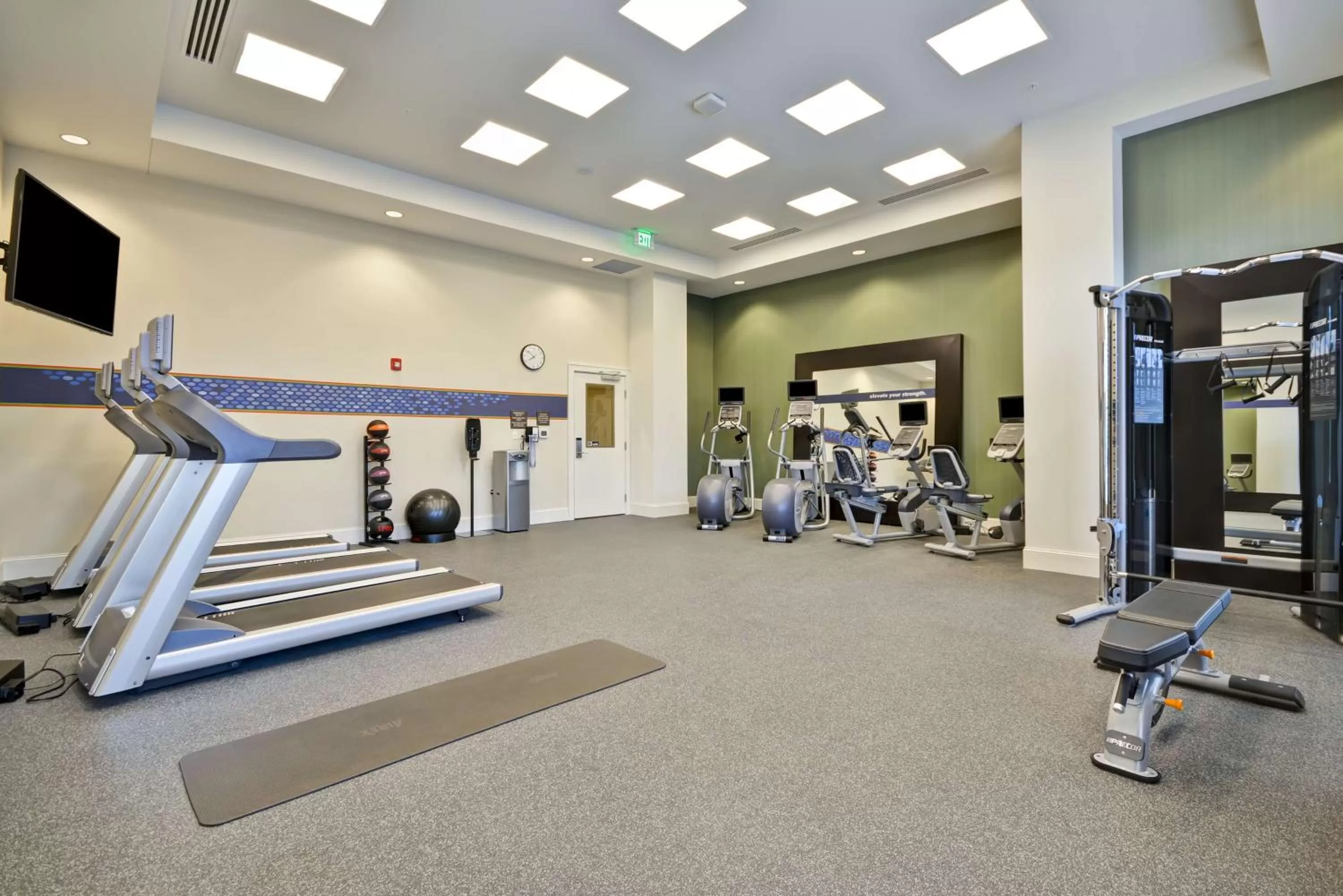 Fitness centre/facilities in Hampton Inn & Suites Charleston Airport