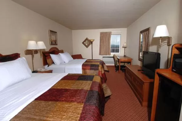 Bed in All American Inn & Suites Branson