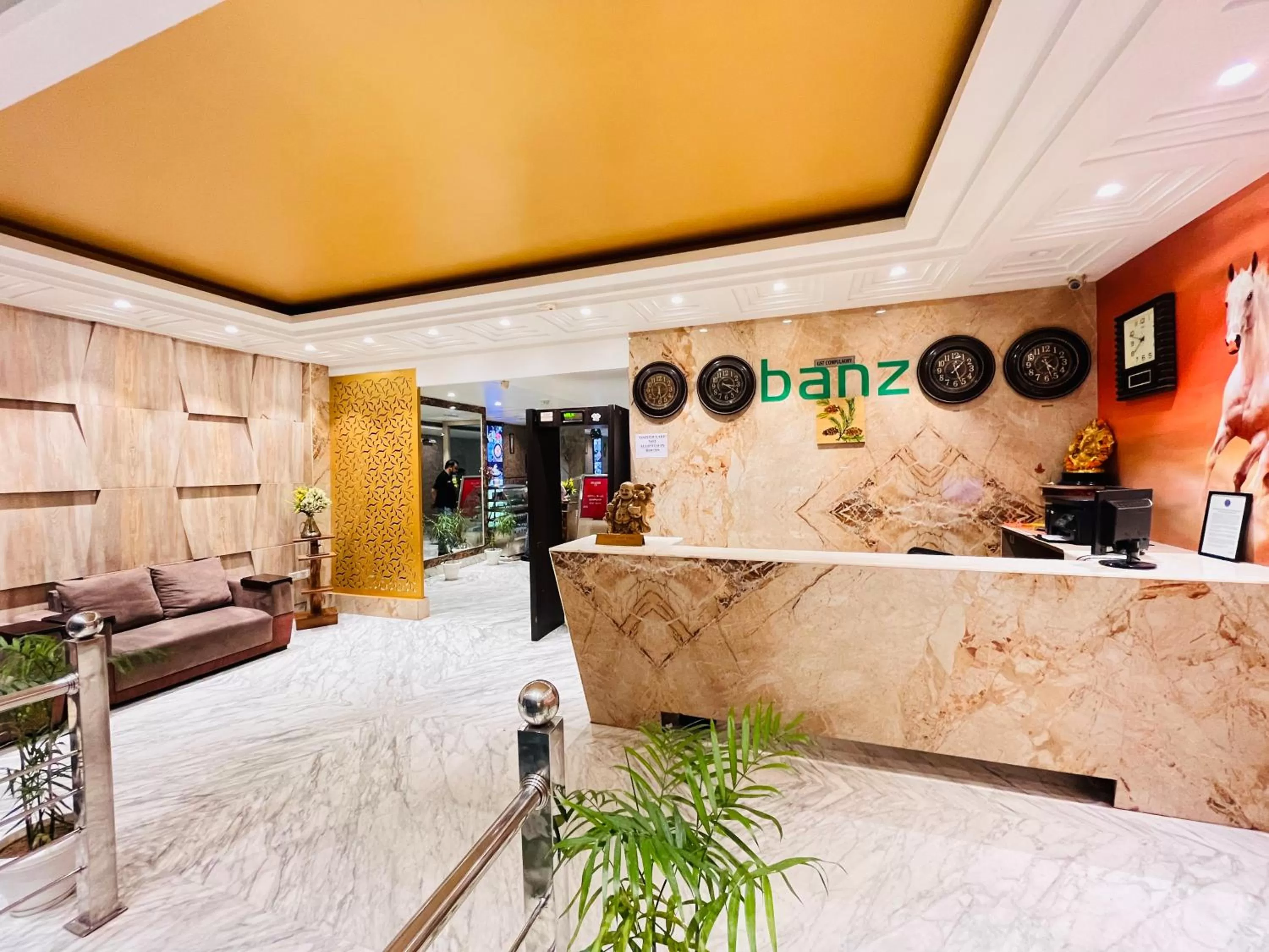 Lobby or reception in Hotel Banz near Delhi Airport