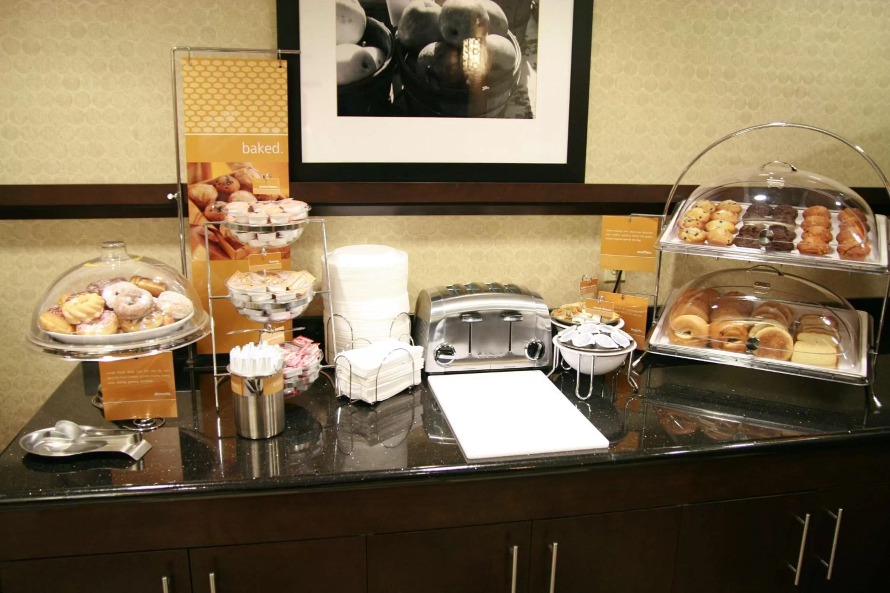 Dining area in Hampton Inn Topeka