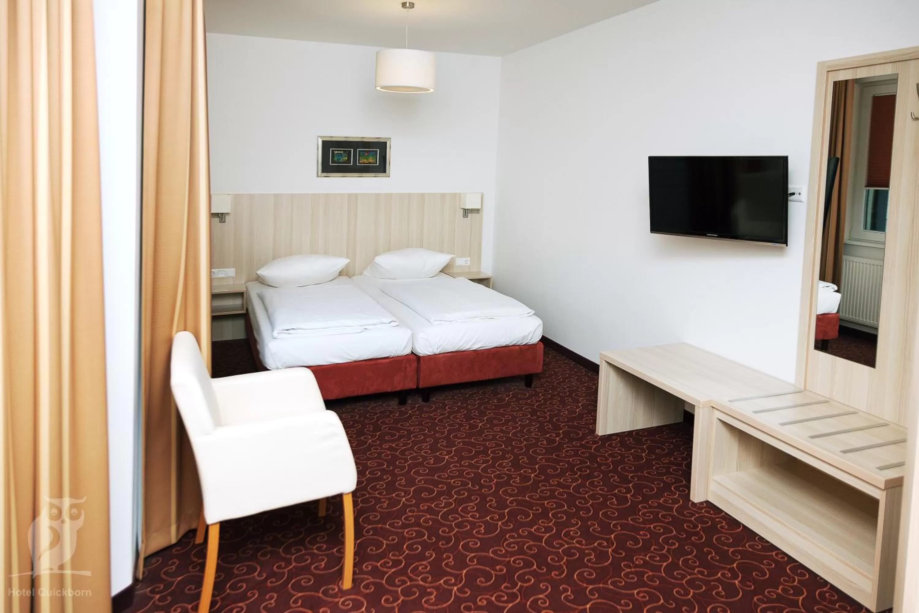 Living room, Bed in Hotel Quickborn & Gästehaus Hesse