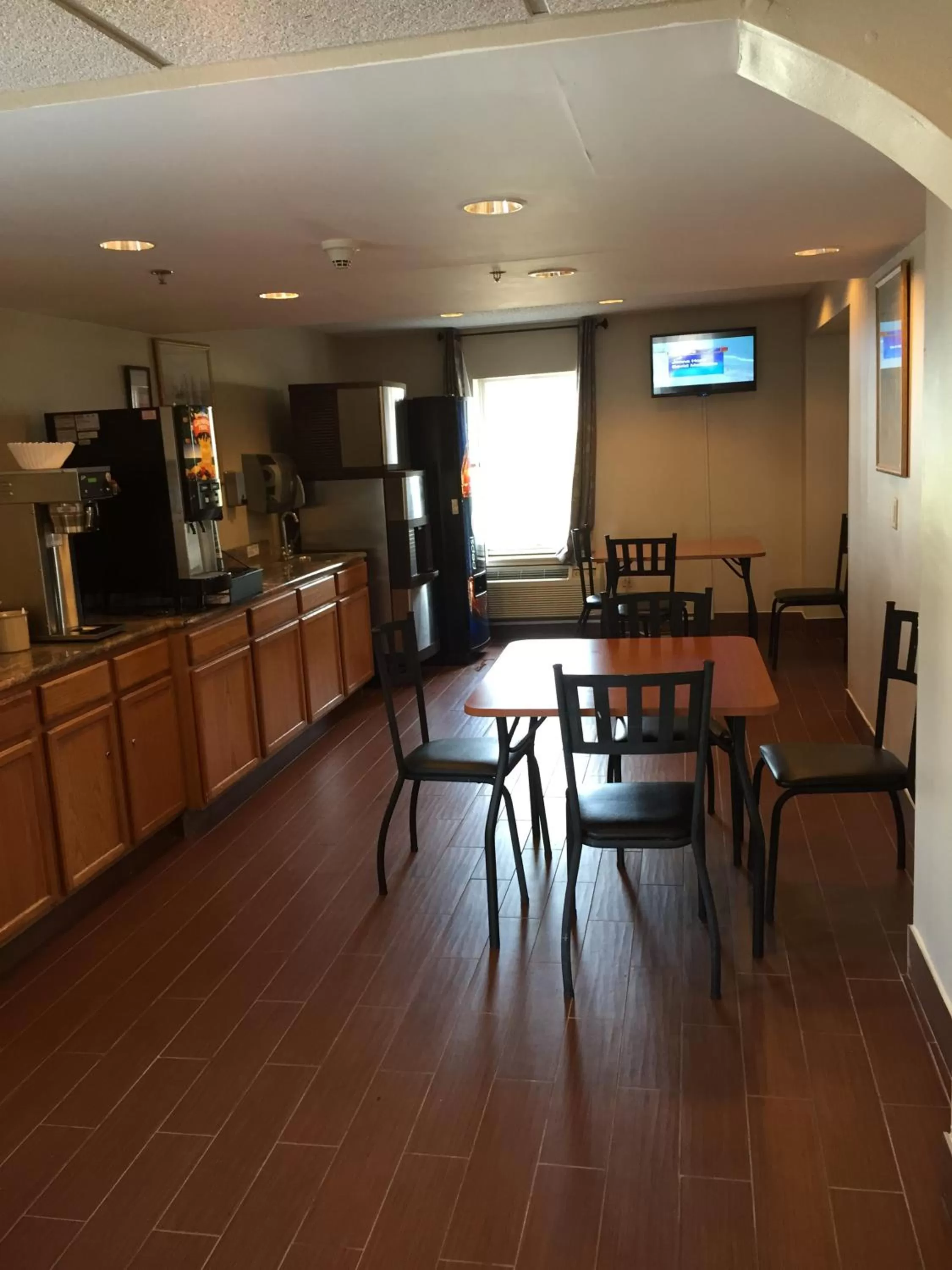 Restaurant/places to eat in Super 8 by Wyndham Allentown