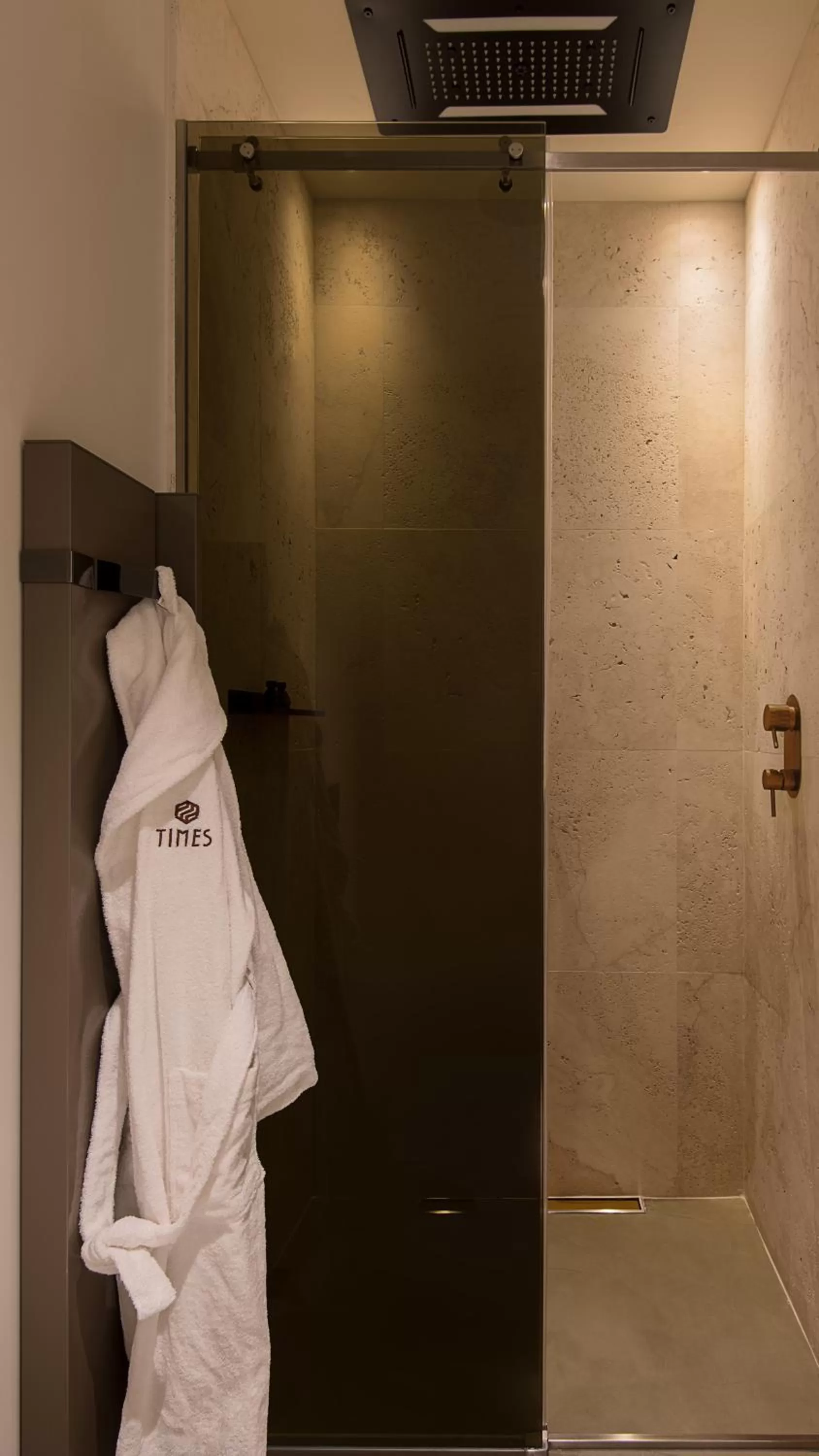 Shower in Times Suites - Guesthouse