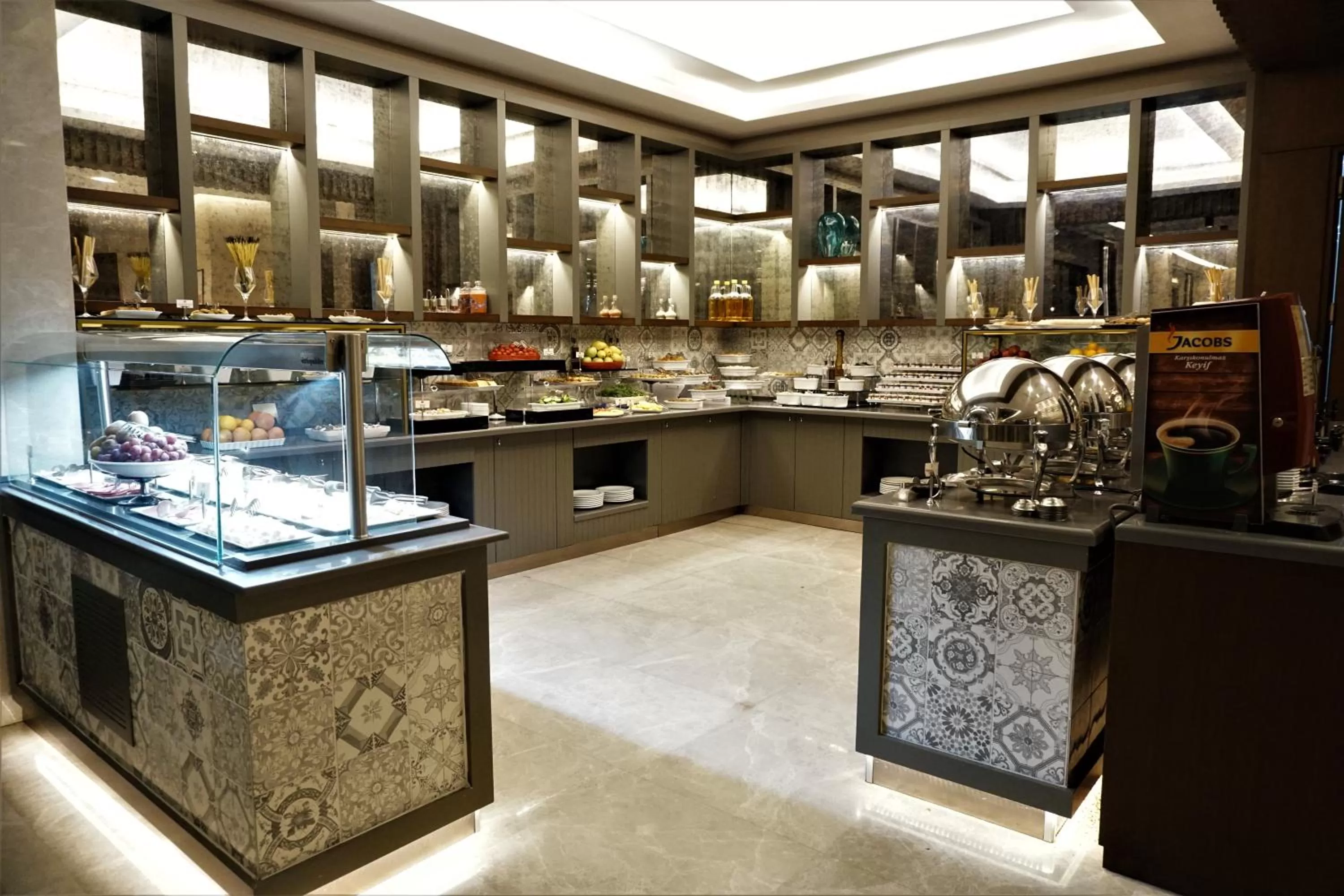 Restaurant/places to eat, Kitchen/Kitchenette in Ramada By Wyndham Nilufer Bursa