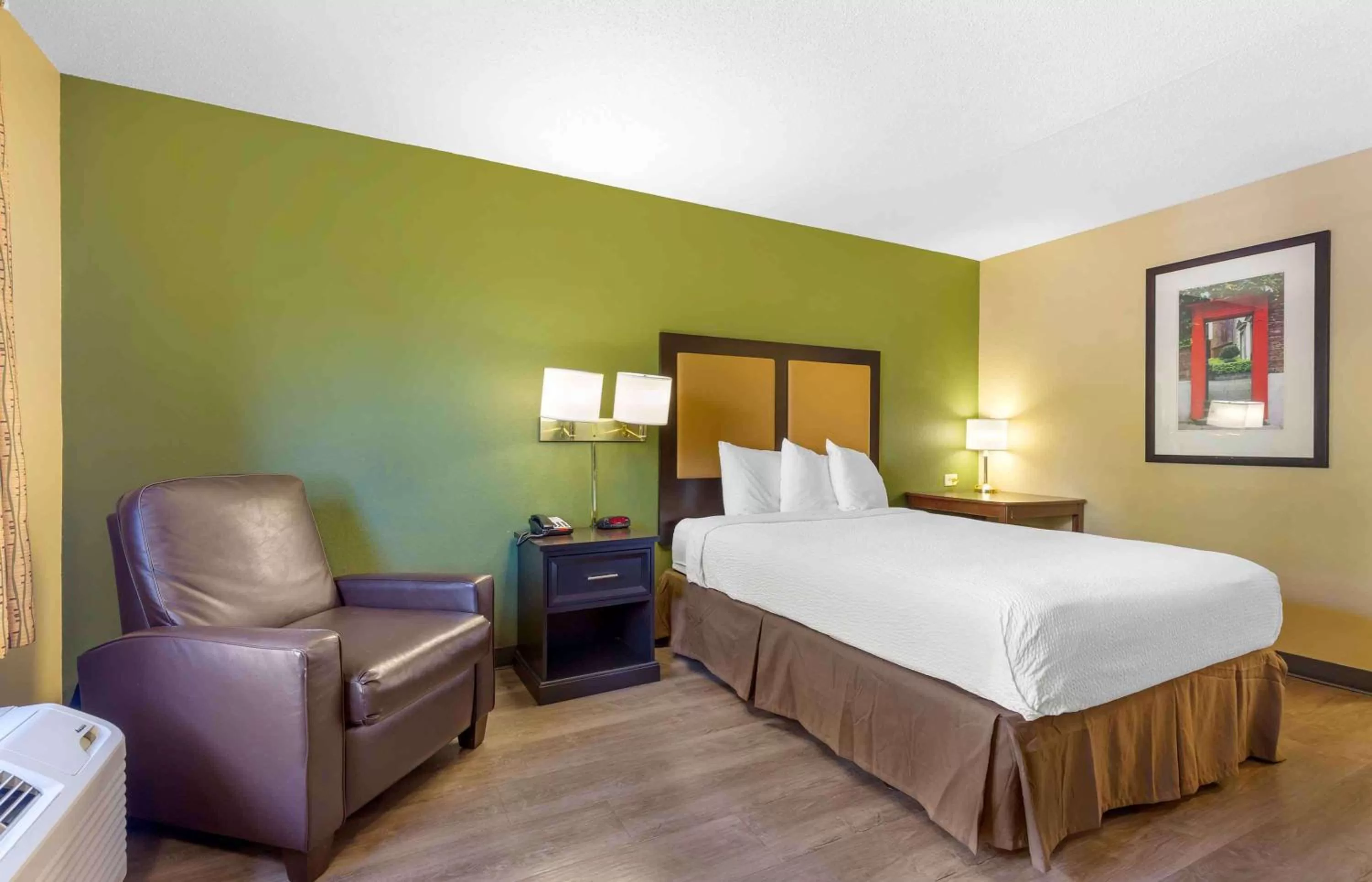 Queen studio with 1 Queen Bed - Disability Access/Non-Smoking in Extended Stay America Suites - Chesapeake - Churchland Blvd