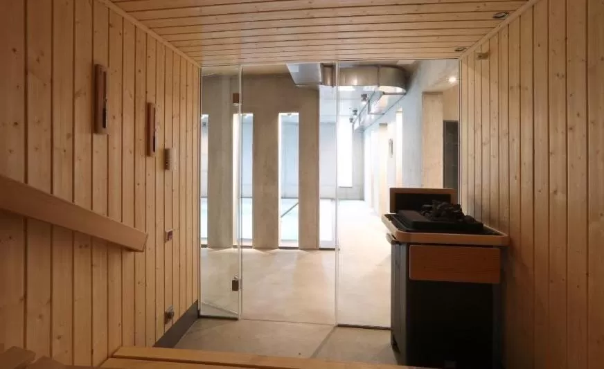 Swimming pool in Röschenzerhof