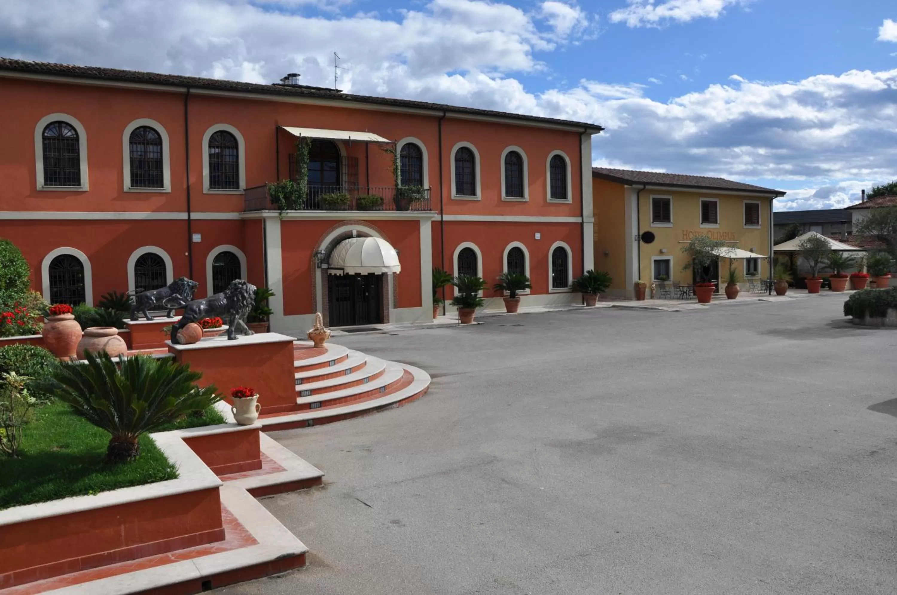 Facade/entrance in Olimpus