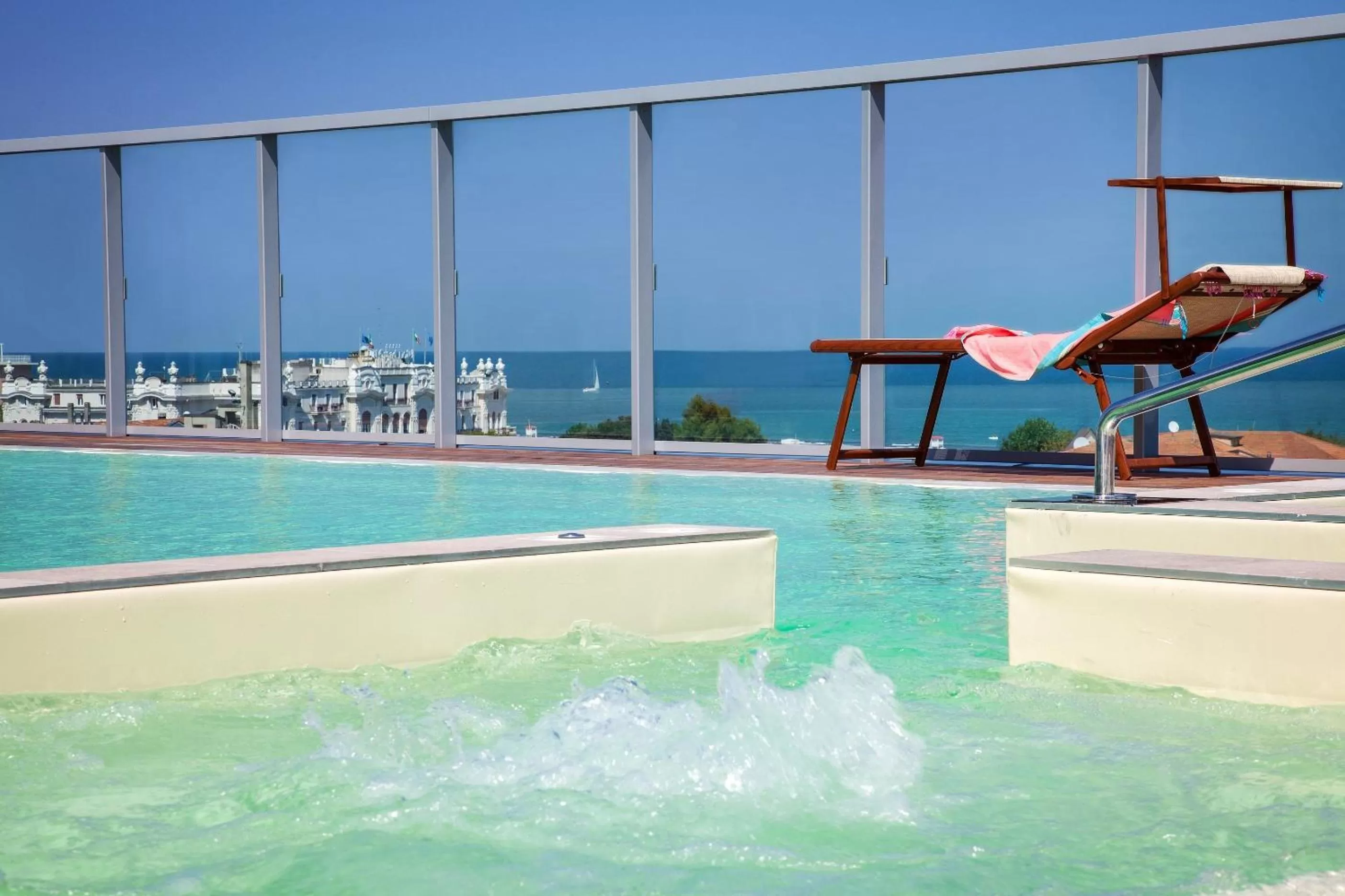 Swimming pool in Hotel Aria