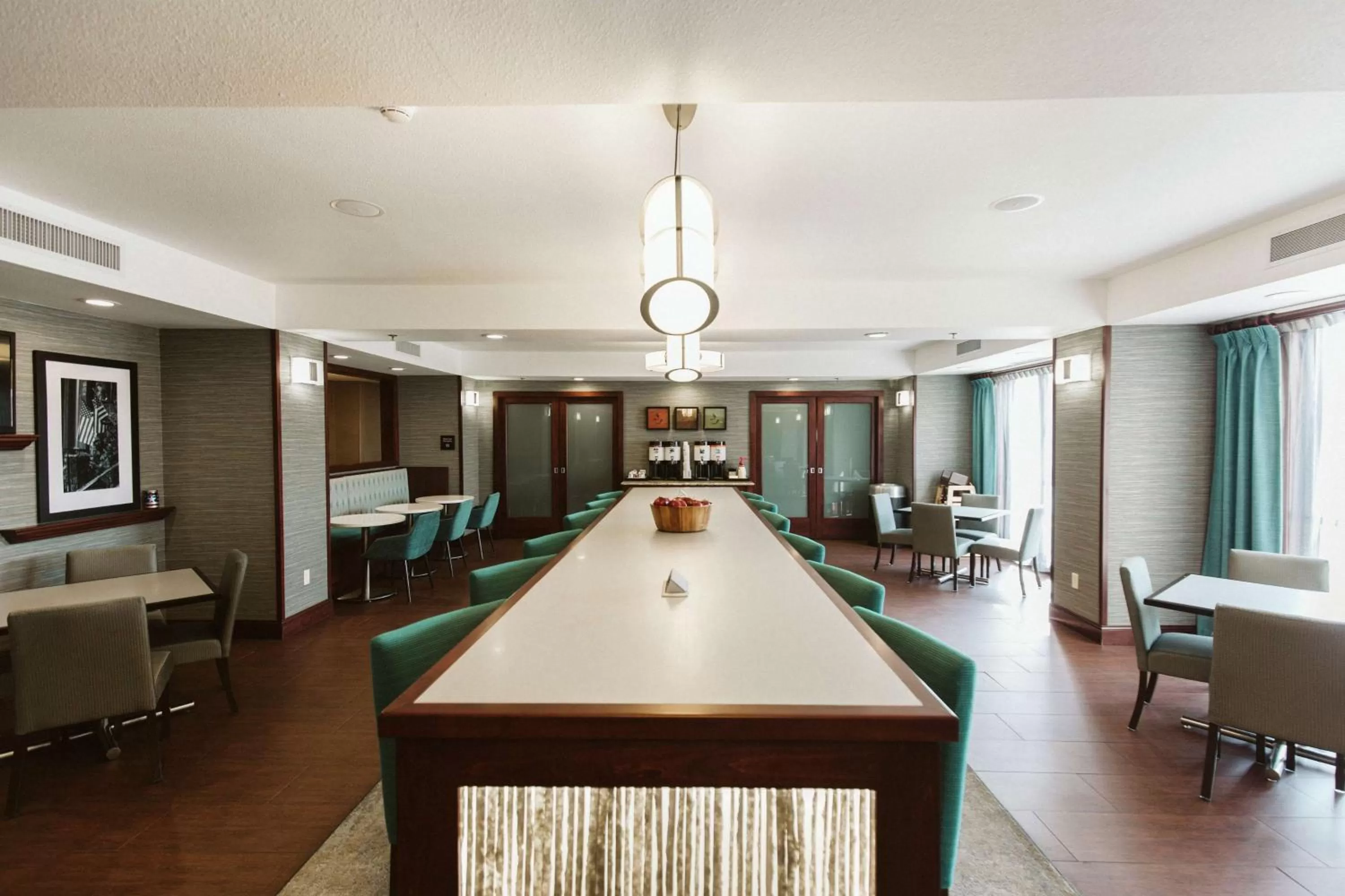 Restaurant/places to eat in Hampton Inn Bismarck