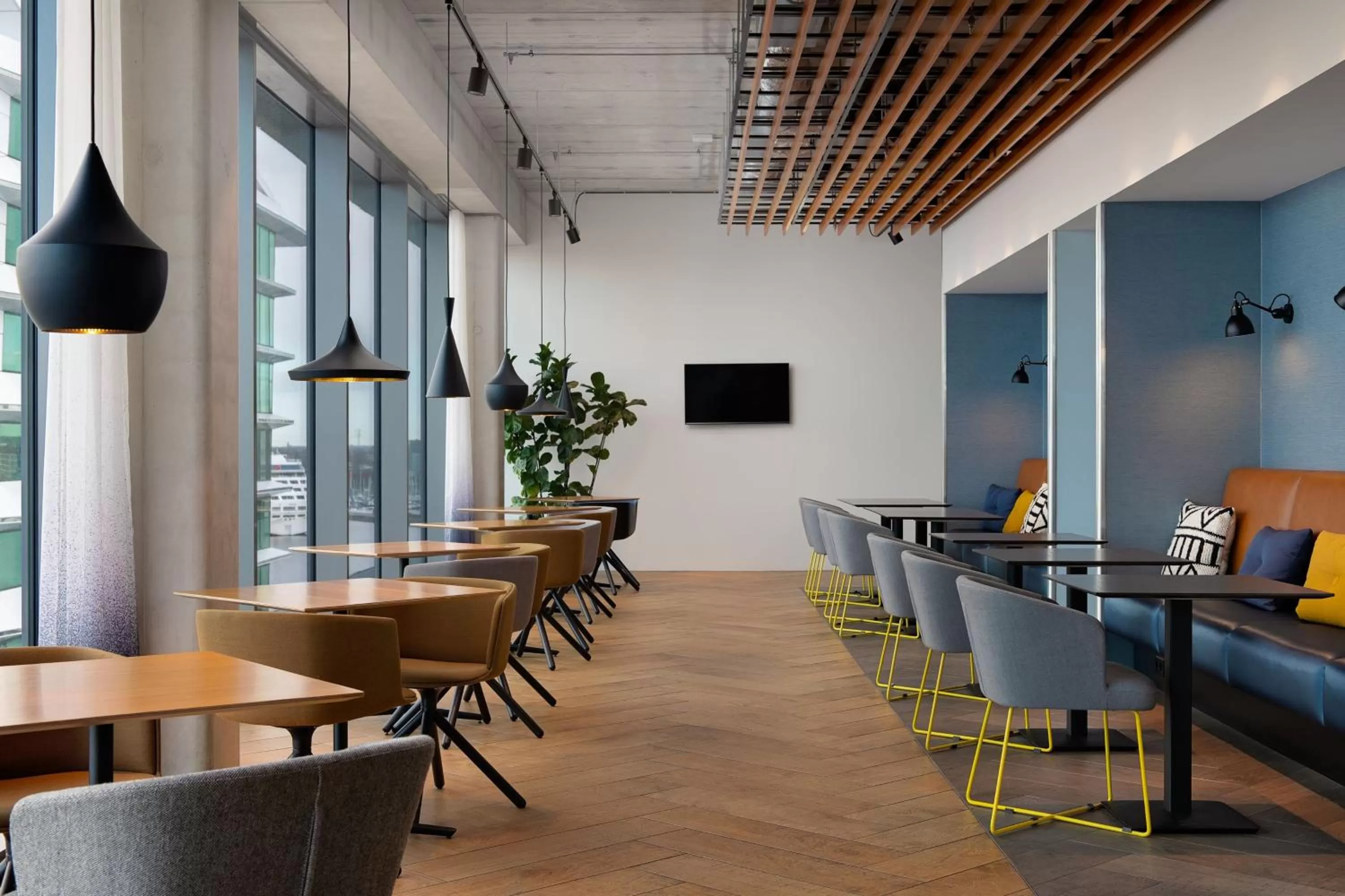 Lounge or bar in Residence Inn by Marriott Amsterdam Houthavens