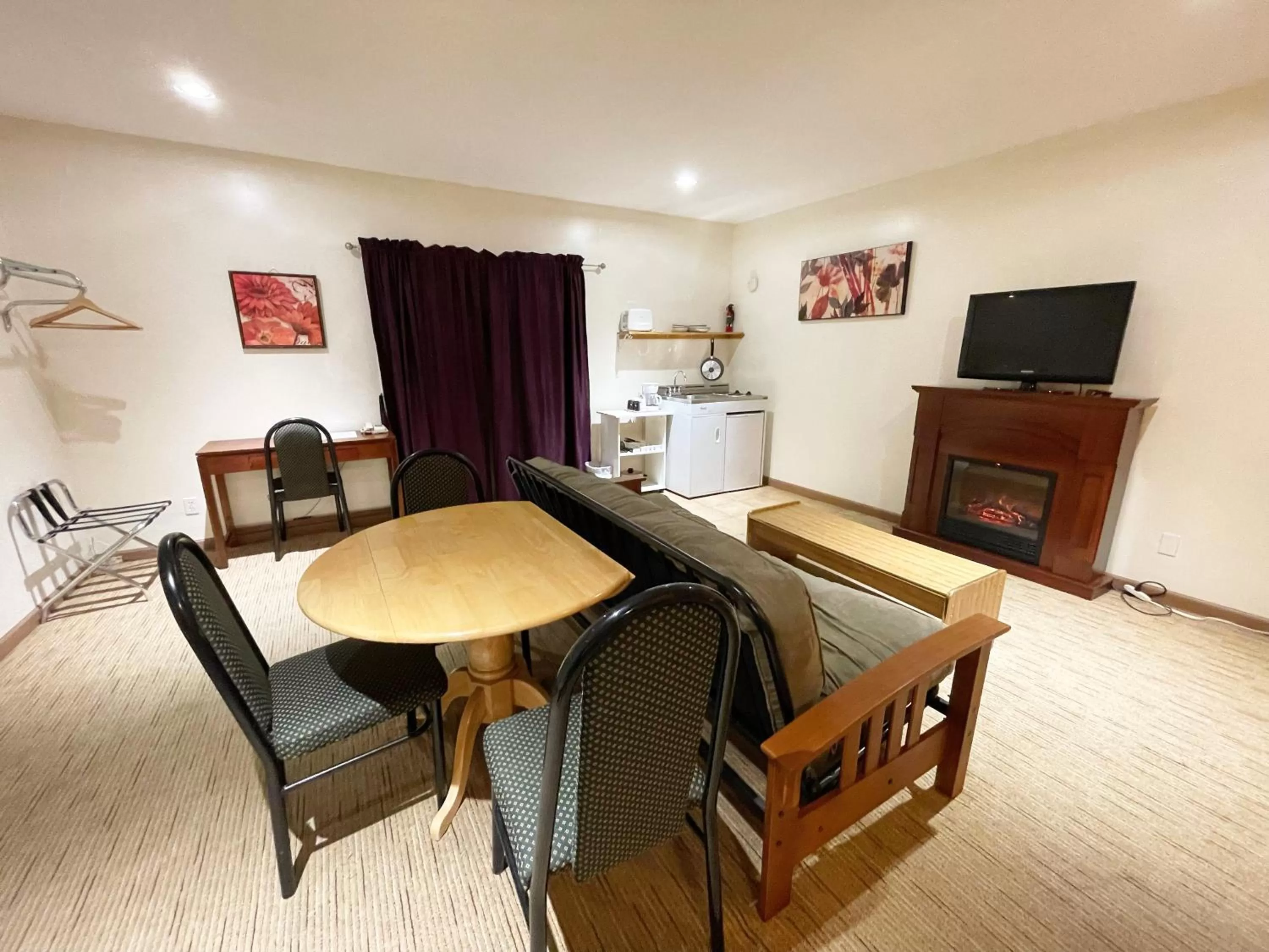 Living room in Valhalla Inn