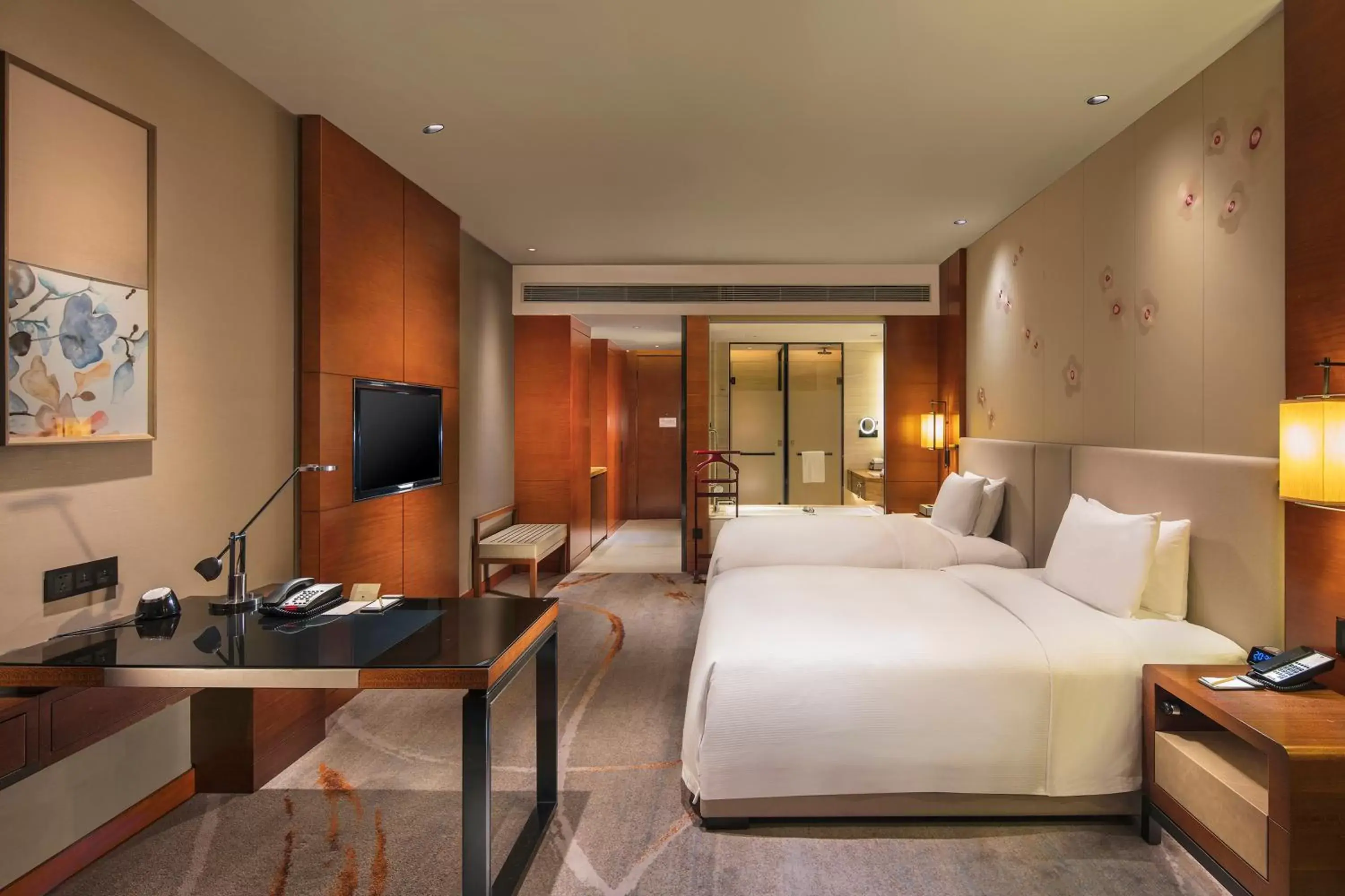 Guest Twin Room with Garden View in DoubleTree by Hilton Hotel Guangzhou - Science City Guest Twin Room with Garden View in DoubleTree by Hilton Hotel Guangzhou - Science City
