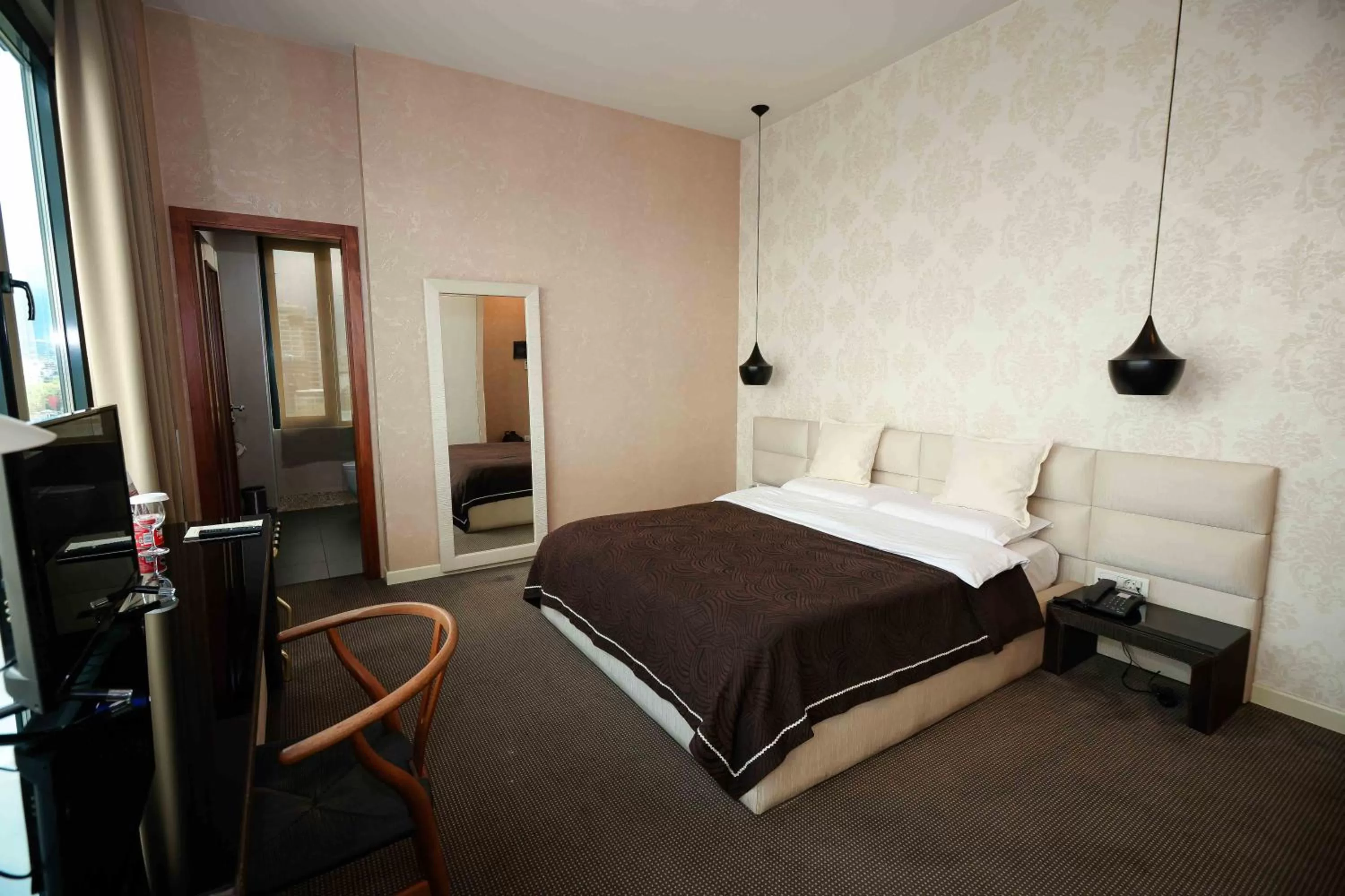 Bedroom, Bed in La Bohème Hotel