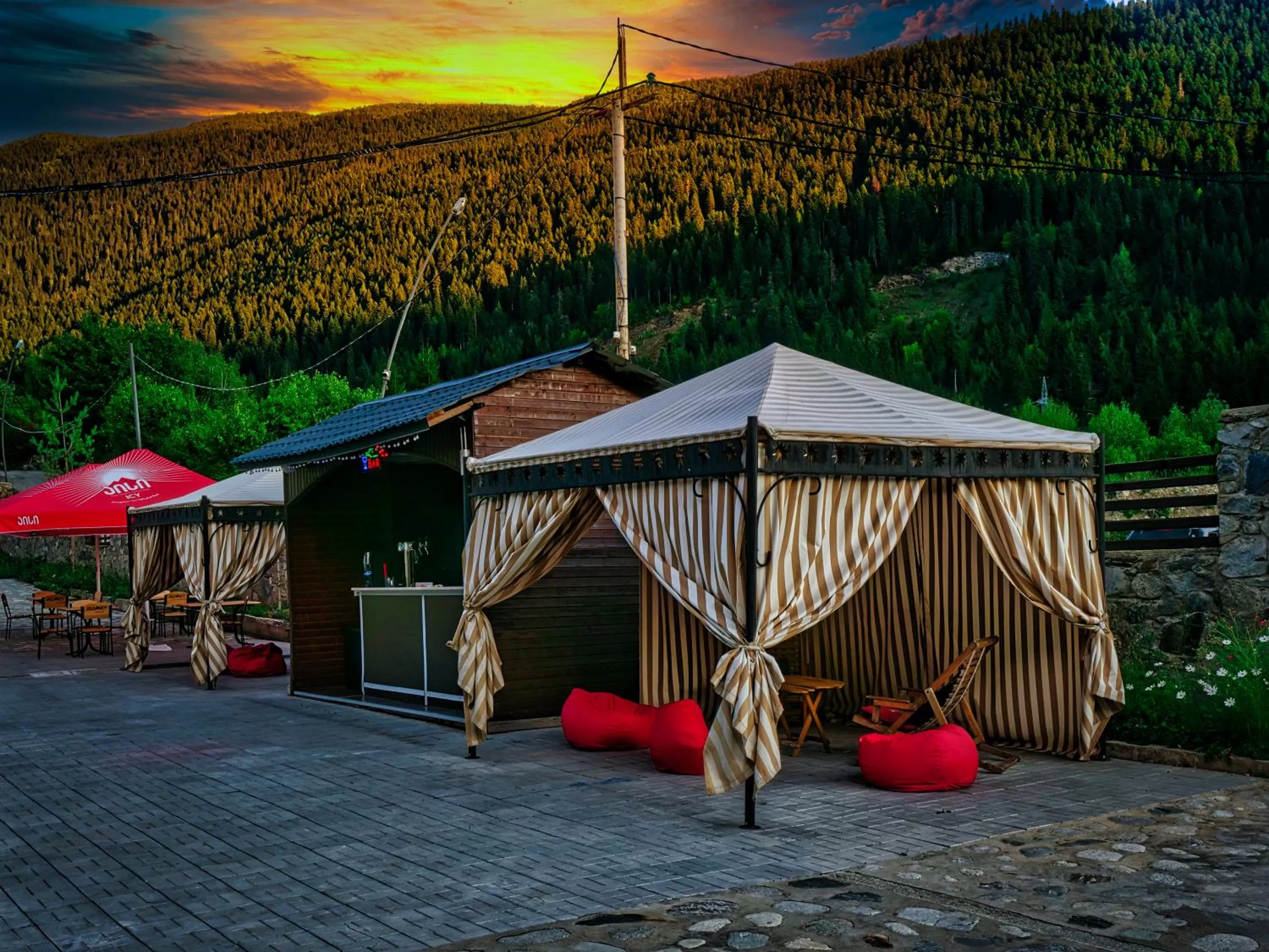 Patio in Hotel Banguriani