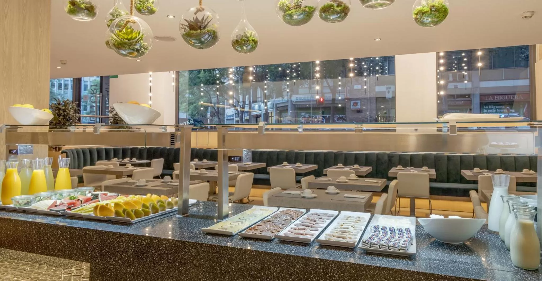 Restaurant/places to eat in Ilunion Auditori