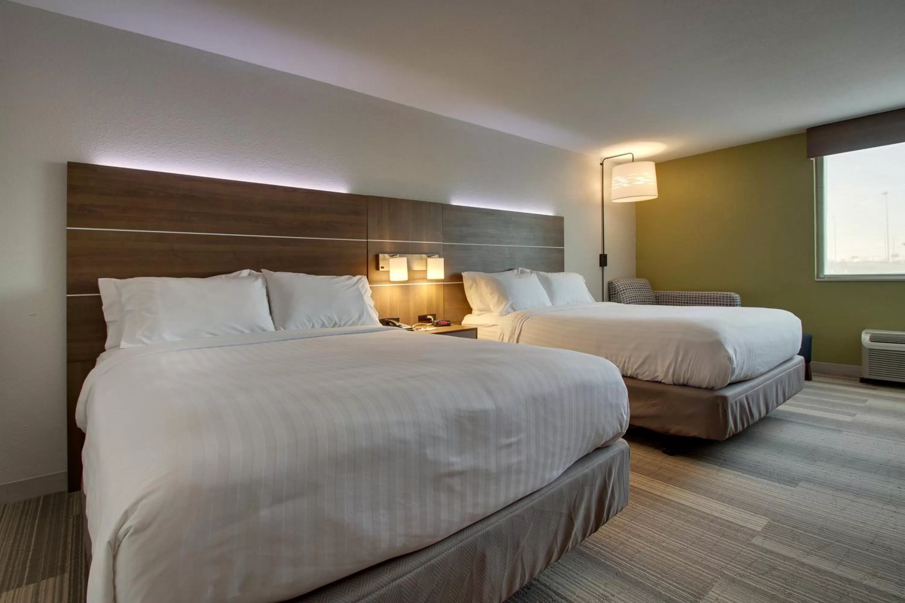 Photo of the whole room, Bed in Holiday Inn Express & Suites Wapakoneta by IHG