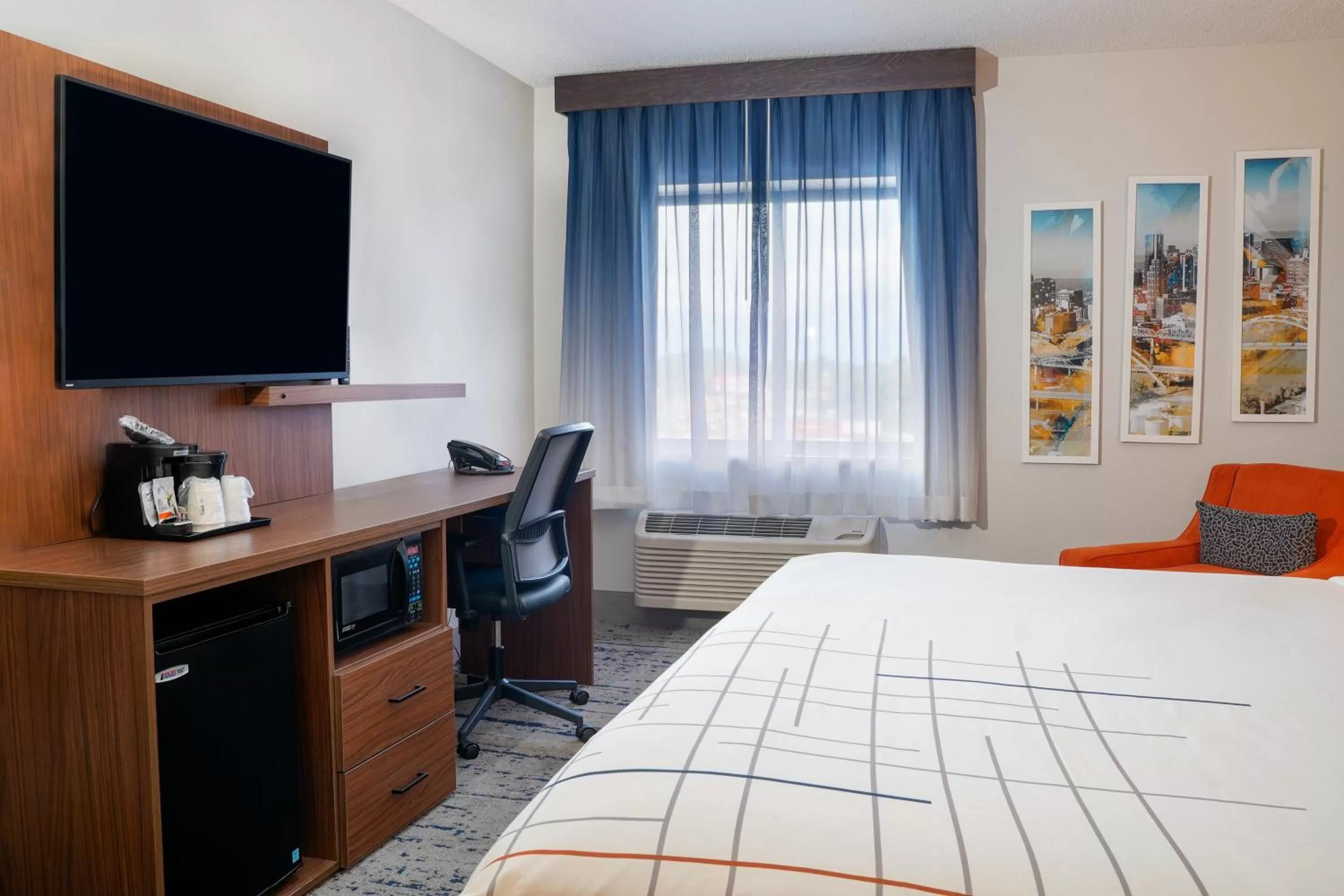TV and multimedia, Bed in La Quinta by Wyndham Nashville Airport
