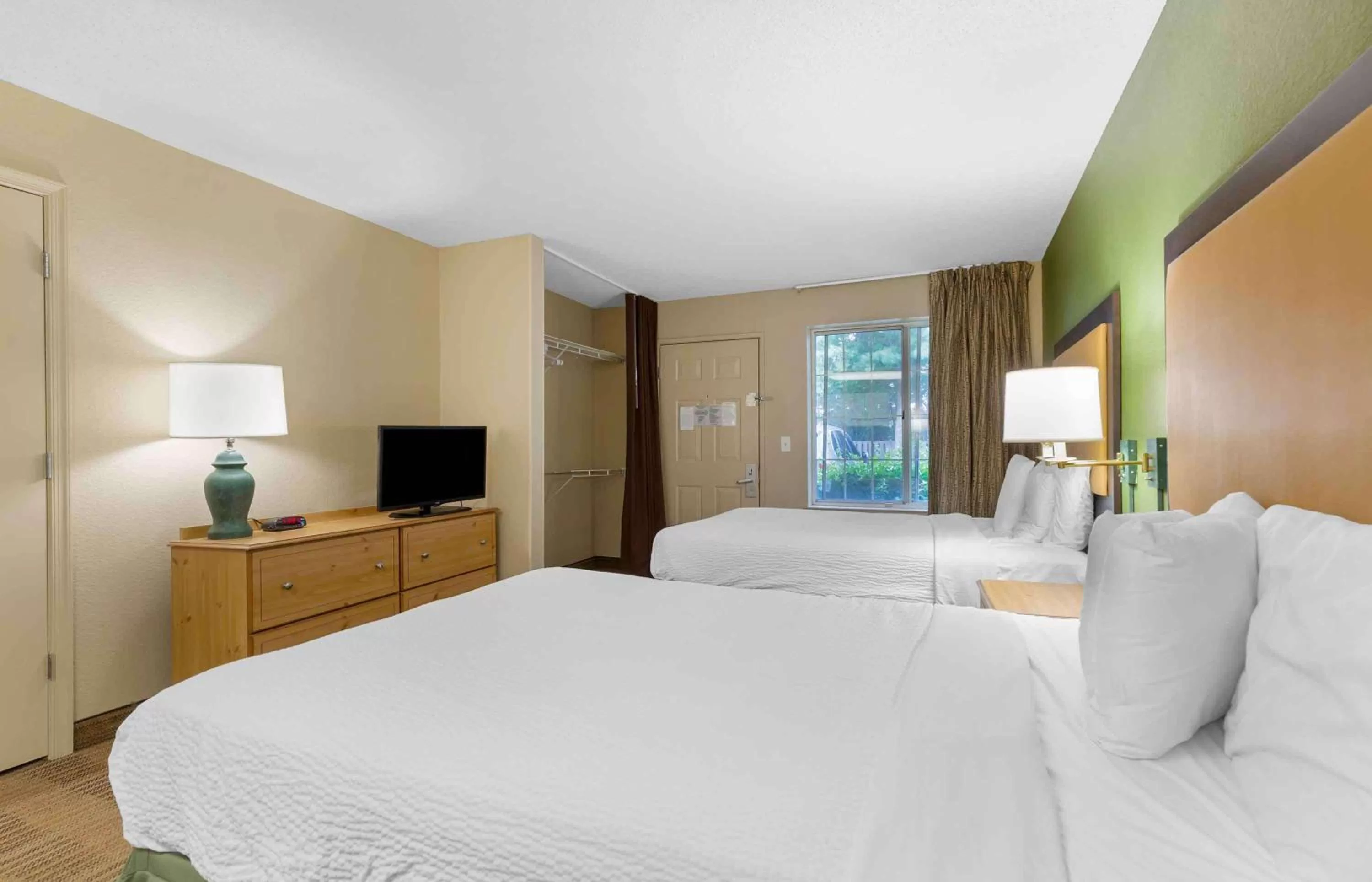 Bedroom, Bed in Extended Stay America Select Suites - Washington, DC - Sterling - Dulles